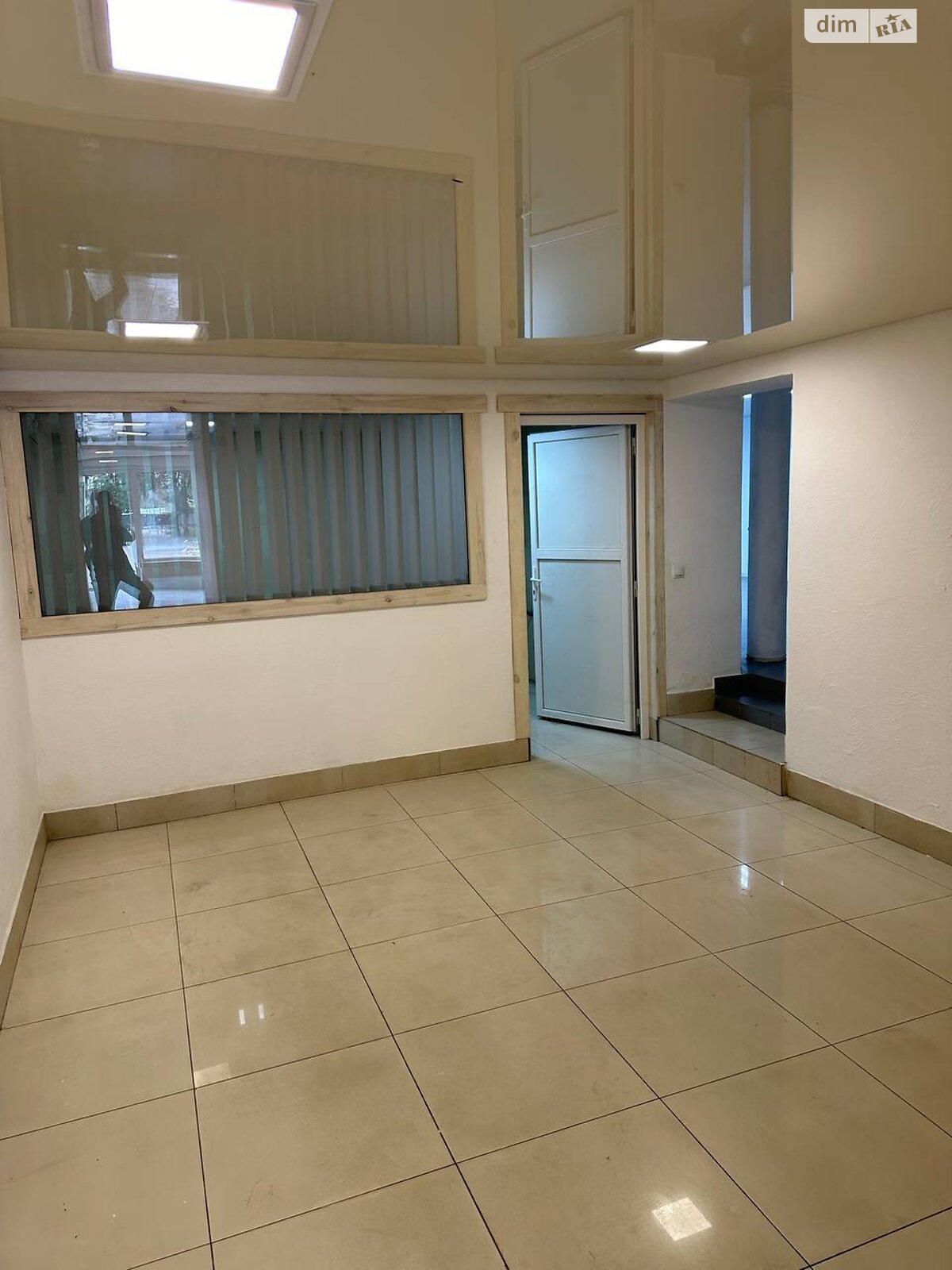 Комерційне приміщення в Рівному, здам в оренду по Шкільна вулиця 45, район Центр, ціна: 20 000 грн за об’єкт фото 1 Комерційне приміщення в Рівному, здам в оренду по Шкільна вулиця 45, район Центр, ціна: 20 000 грн за об’єкт фото 1