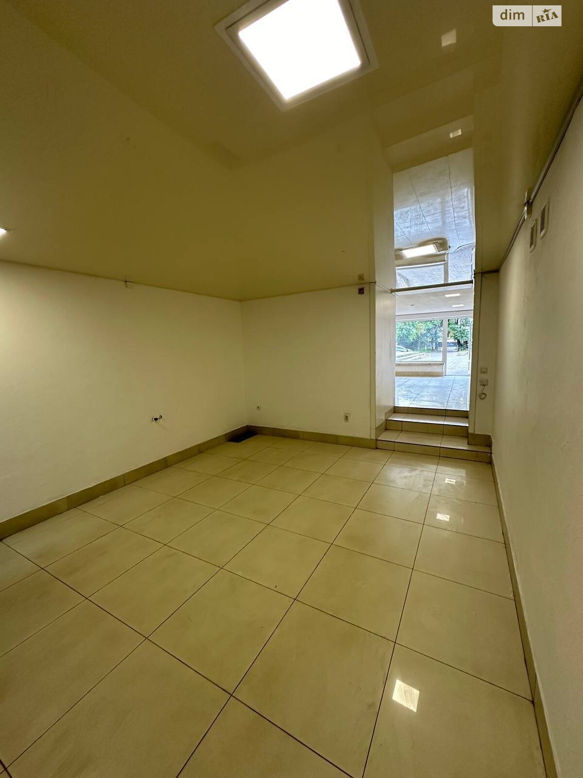 Комерційне приміщення в Рівному, здам в оренду по Шкільна вулиця 45, район Центр, ціна: 20 000 грн за об’єкт фото 1 Комерційне приміщення в Рівному, здам в оренду по Шкільна вулиця 45, район Центр, ціна: 20 000 грн за об’єкт фото 1