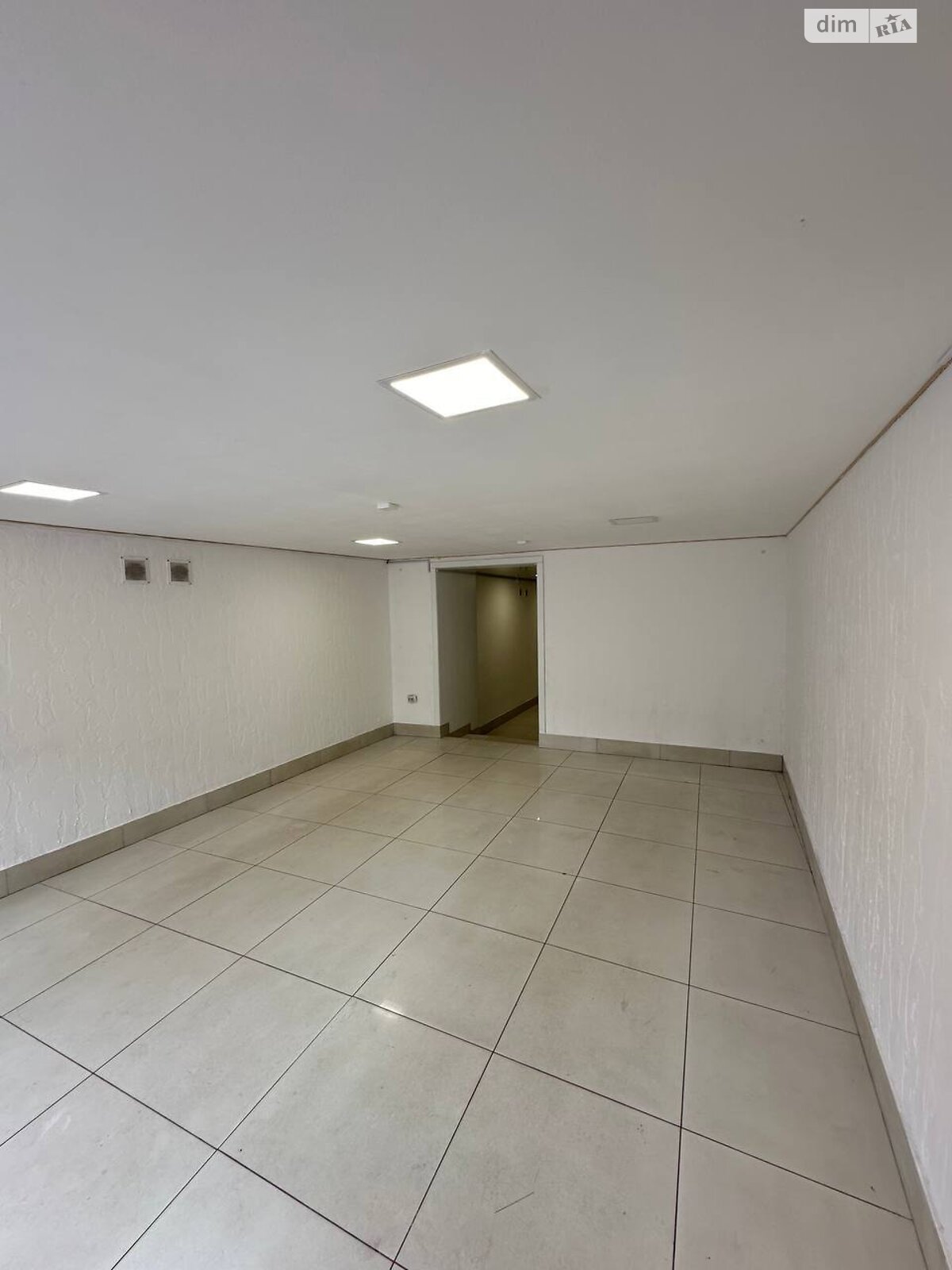 Комерційне приміщення в Рівному, здам в оренду по Шкільна вулиця 45, район Центр, ціна: 20 000 грн за об’єкт фото 1 Комерційне приміщення в Рівному, здам в оренду по Шкільна вулиця 45, район Центр, ціна: 20 000 грн за об’єкт фото 1