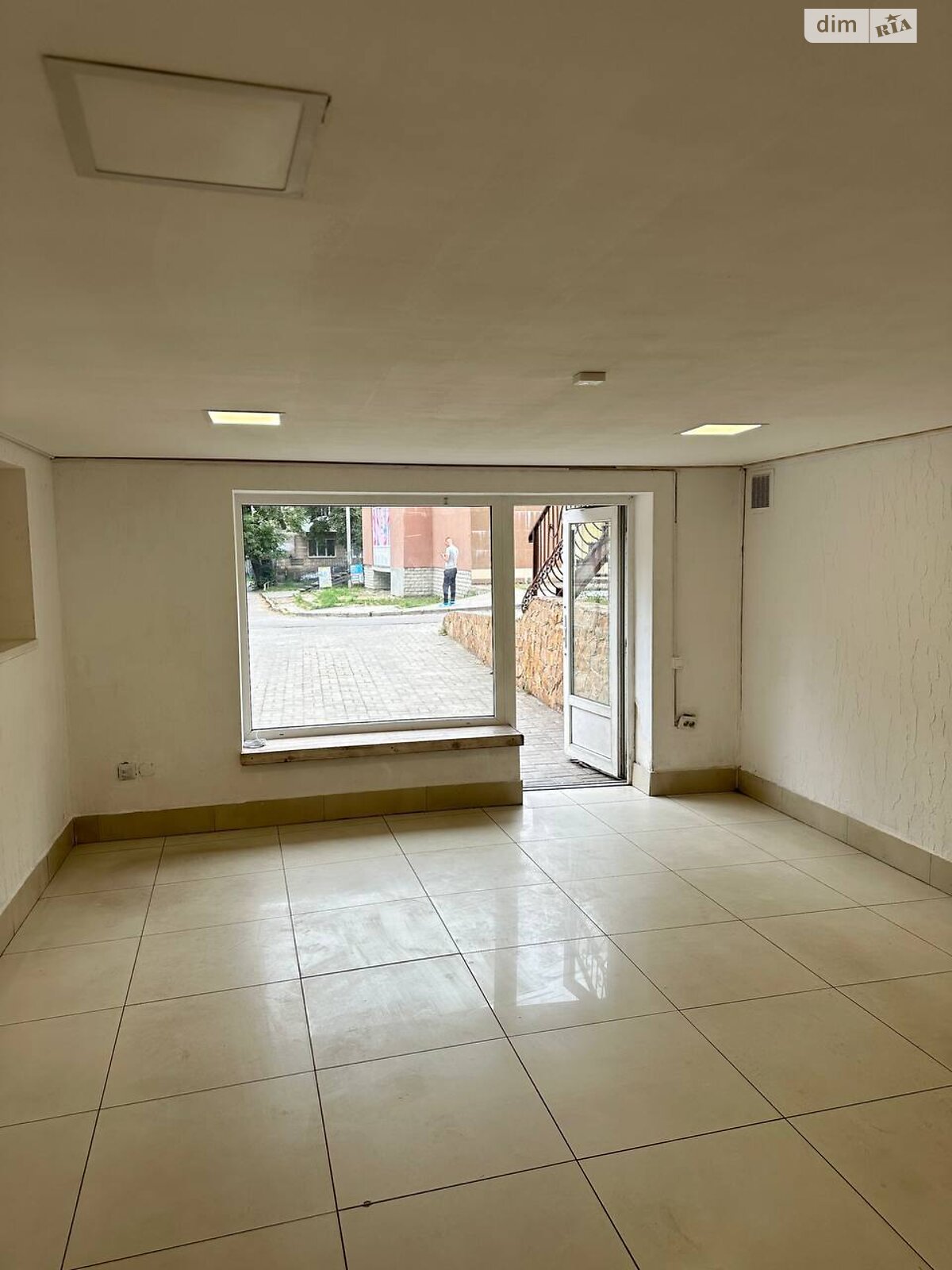 Комерційне приміщення в Рівному, здам в оренду по Шкільна вулиця 45, район Центр, ціна: 20 000 грн за об’єкт фото 1 Комерційне приміщення в Рівному, здам в оренду по Шкільна вулиця 45, район Центр, ціна: 20 000 грн за об’єкт фото 1