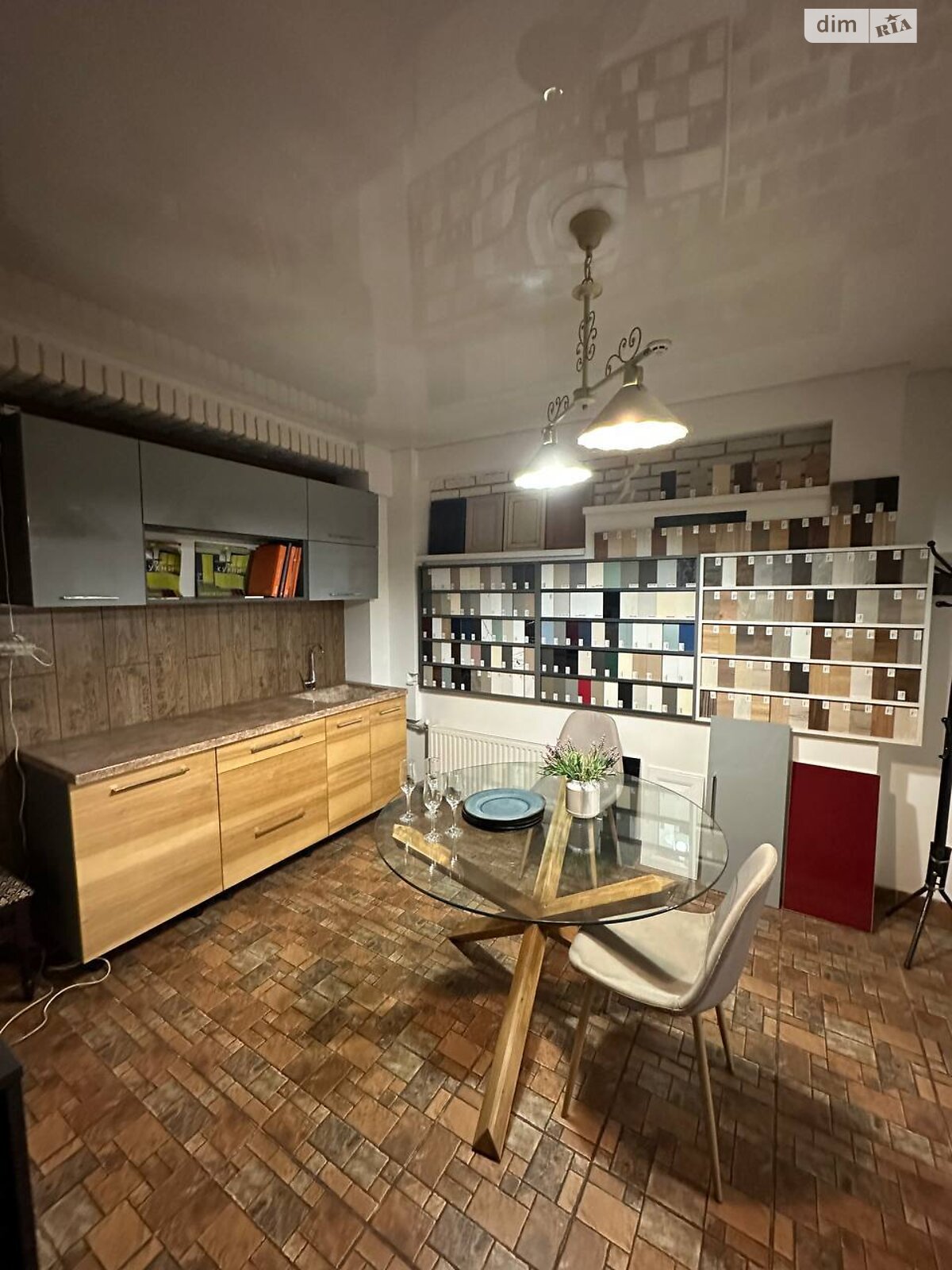 Коммерческое помещение в Ровно, сдам в аренду по Соборная улица, район Центр, цена: 22 000 грн за объект фото 1