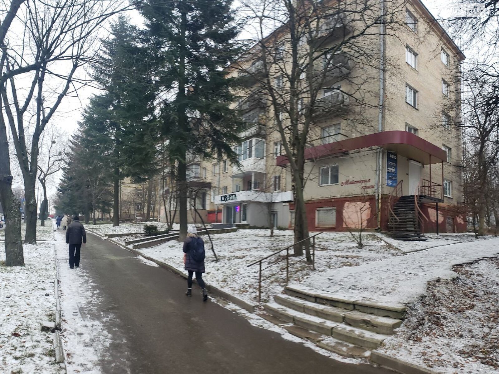 Комерційне приміщення в Рівному, здам в оренду по Соборна вулиця, район Центр, ціна: 15 000 грн за об’єкт фото 1