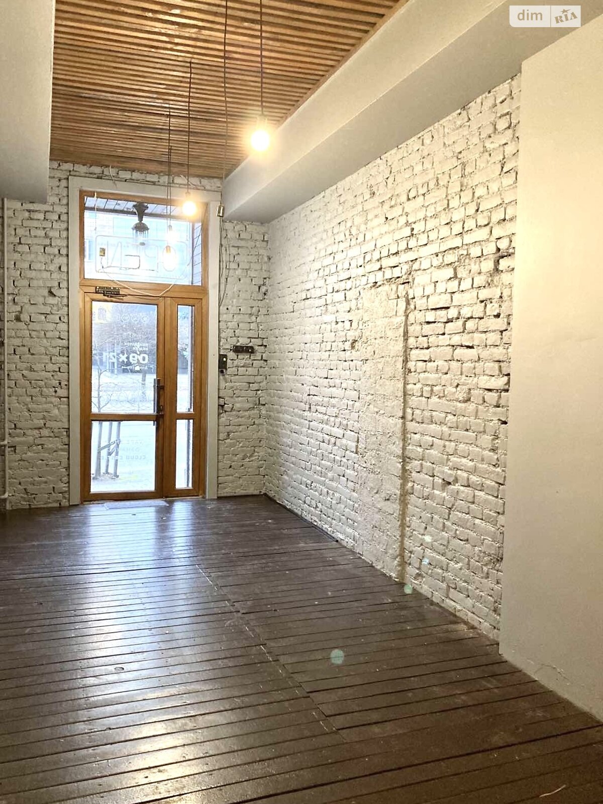 Коммерческое помещение в Ровно, сдам в аренду по Соборная улица, район Центр, цена: 25 300 грн за объект фото 1 Коммерческое помещение в Ровно, сдам в аренду по Соборная улица, район Центр, цена: 25 300 грн за объект фото 1