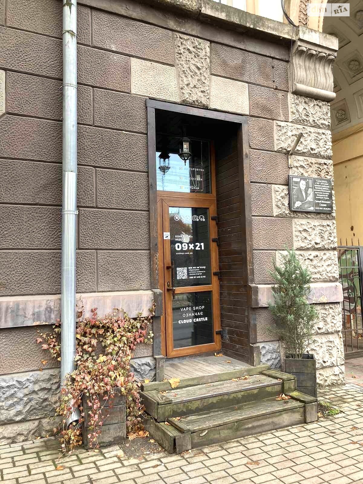 Коммерческое помещение в Ровно, сдам в аренду по Соборная улица, район Центр, цена: 25 300 грн за объект фото 1 Коммерческое помещение в Ровно, сдам в аренду по Соборная улица, район Центр, цена: 25 300 грн за объект фото 1