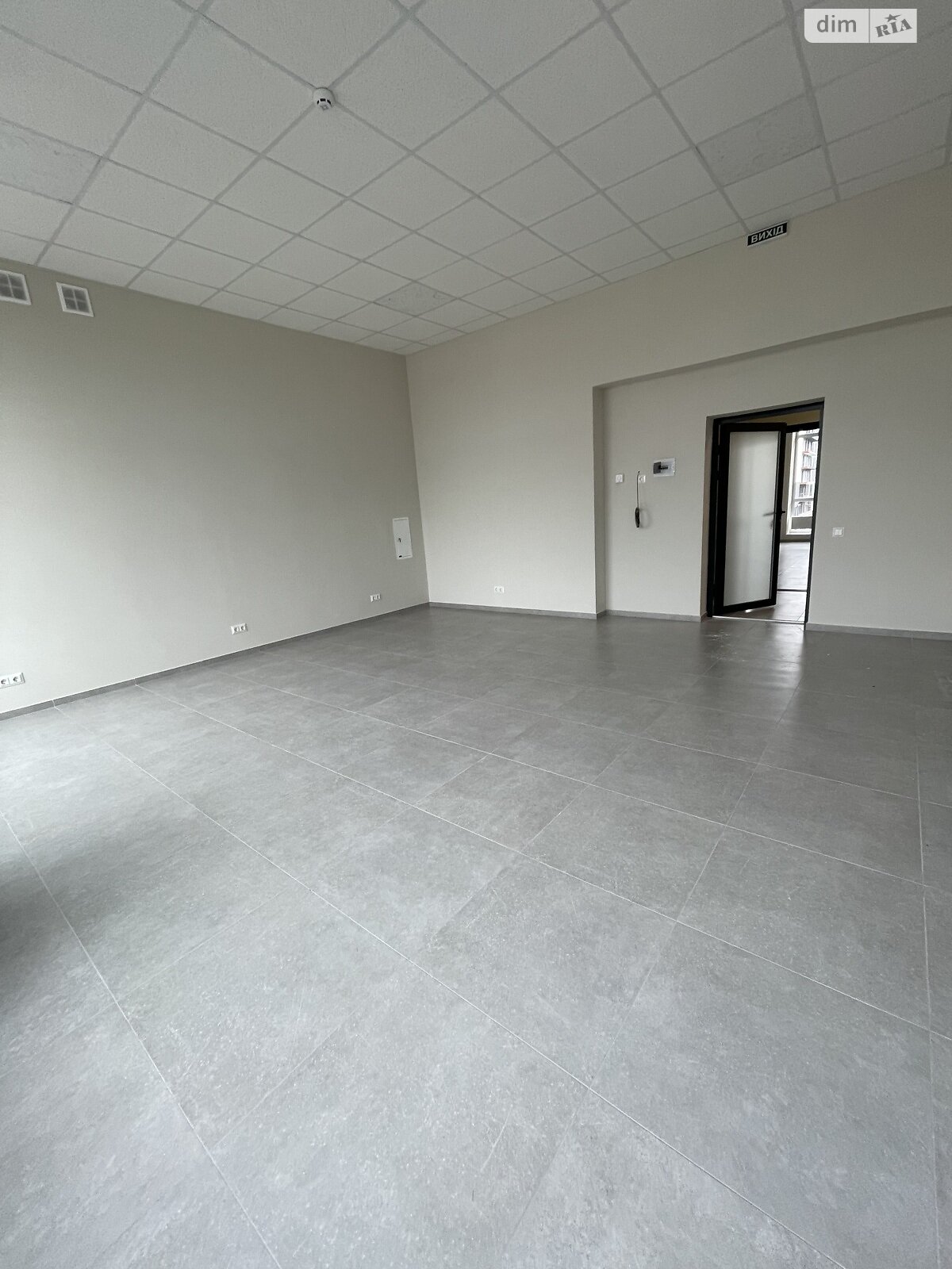 Комерційне приміщення в Рівному, здам в оренду по Студентська вулиця 24, район Південний, ціна: 13 799 грн за об’єкт фото 1