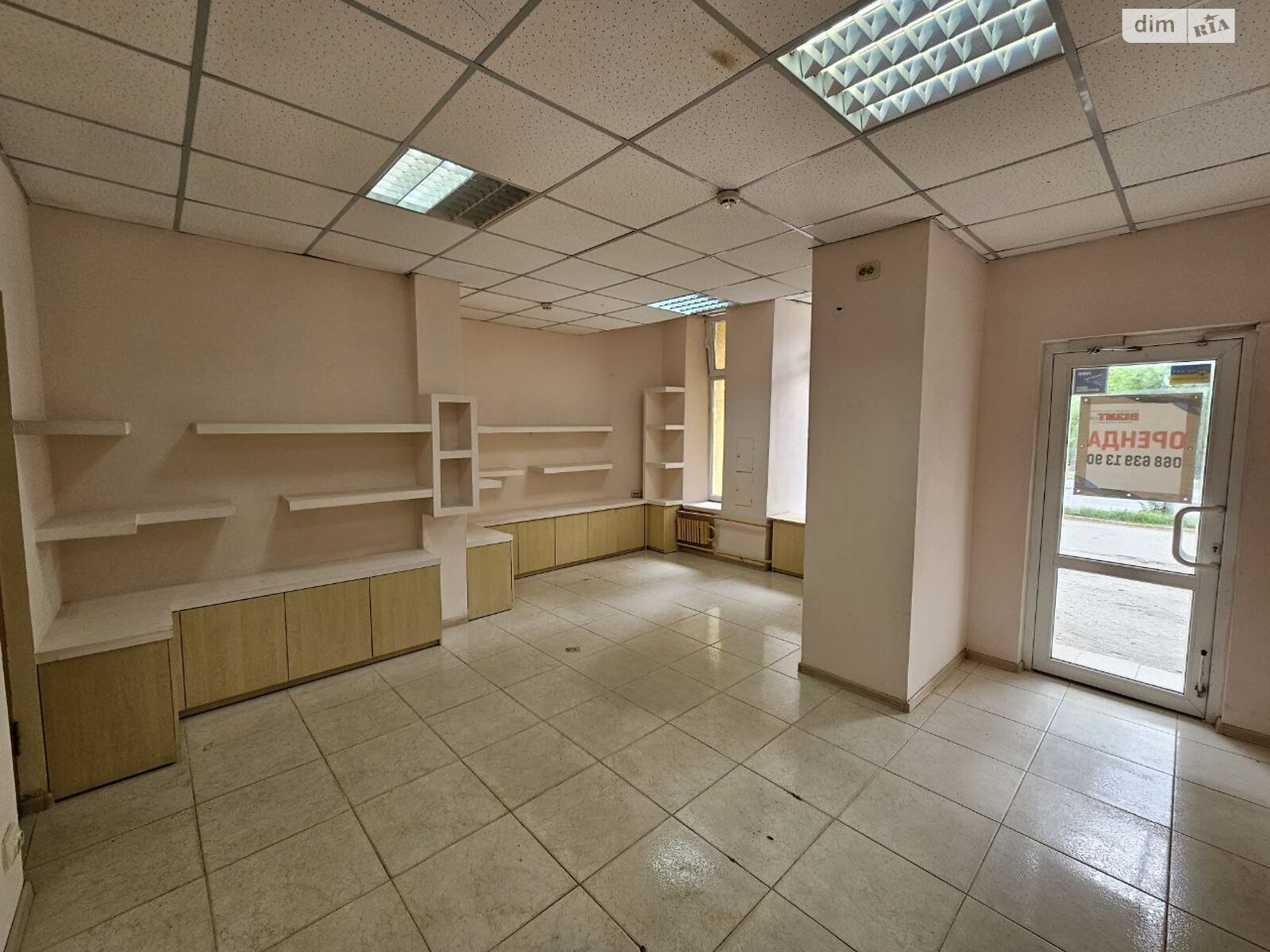 Комерційне приміщення в Тернополі, здам в оренду по Злуки проспект, район Бам, ціна: 6 500 грн за об’єкт фото 1 Комерційне приміщення в Тернополі, здам в оренду по Злуки проспект, район Бам, ціна: 6 500 грн за об’єкт фото 1
