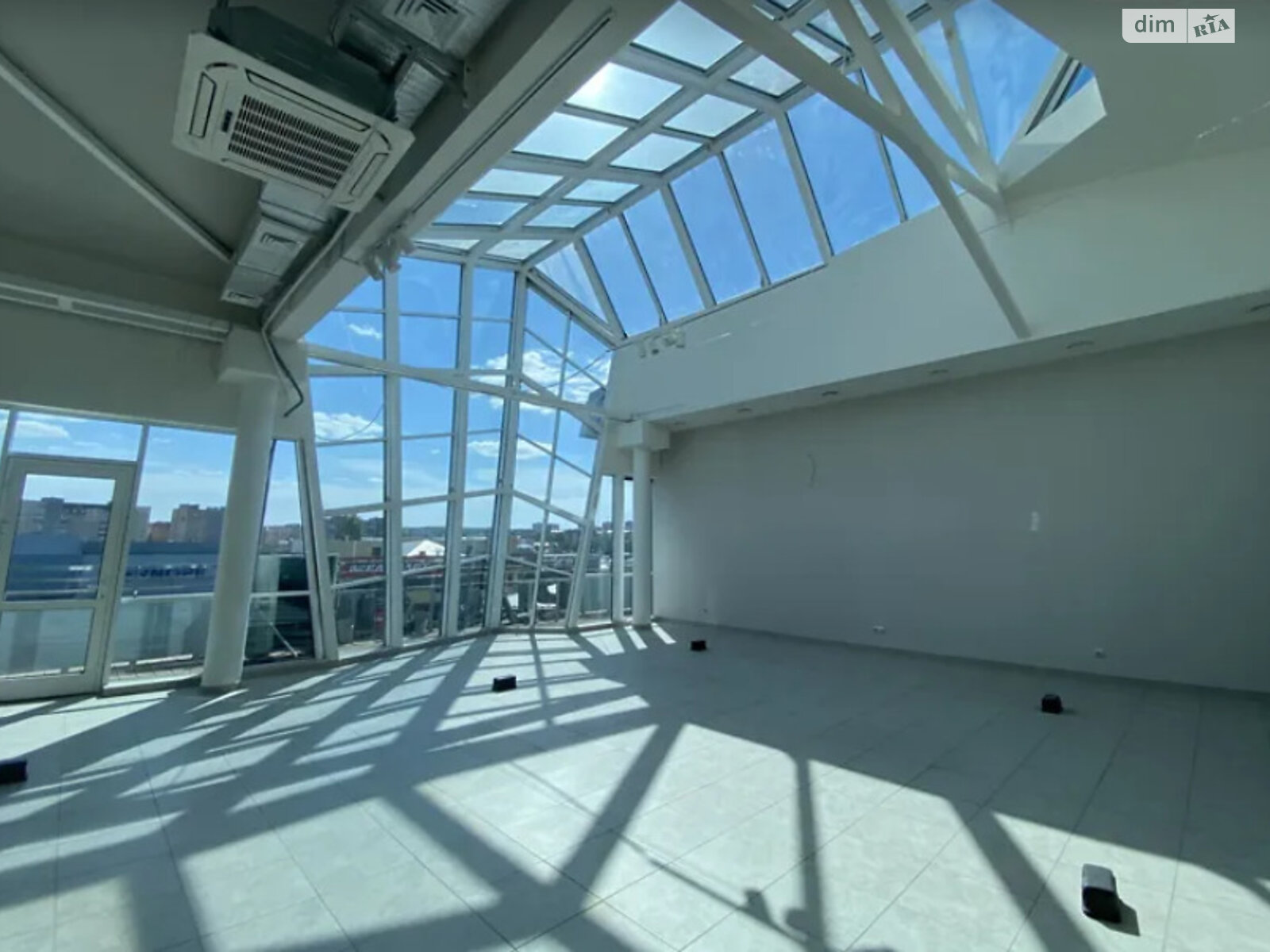 Коммерческое помещение в Тернополе, Торговица (Живова Анатолия) улица, цена аренды: 70 000 грн за объект фото 1 Коммерческое помещение в Тернополе, Торговица (Живова Анатолия) улица, цена аренды: 70 000 грн за объект фото 1