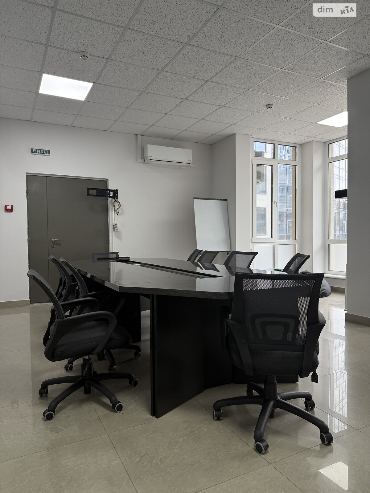 Комерційне приміщення в Тернополі, здам в оренду по Героїв Євромайдану площа 9, район Центр, ціна: 63 375 грн за об’єкт фото 1 Комерційне приміщення в Тернополі, здам в оренду по Героїв Євромайдану площа 9, район Центр, ціна: 63 375 грн за об’єкт фото 1