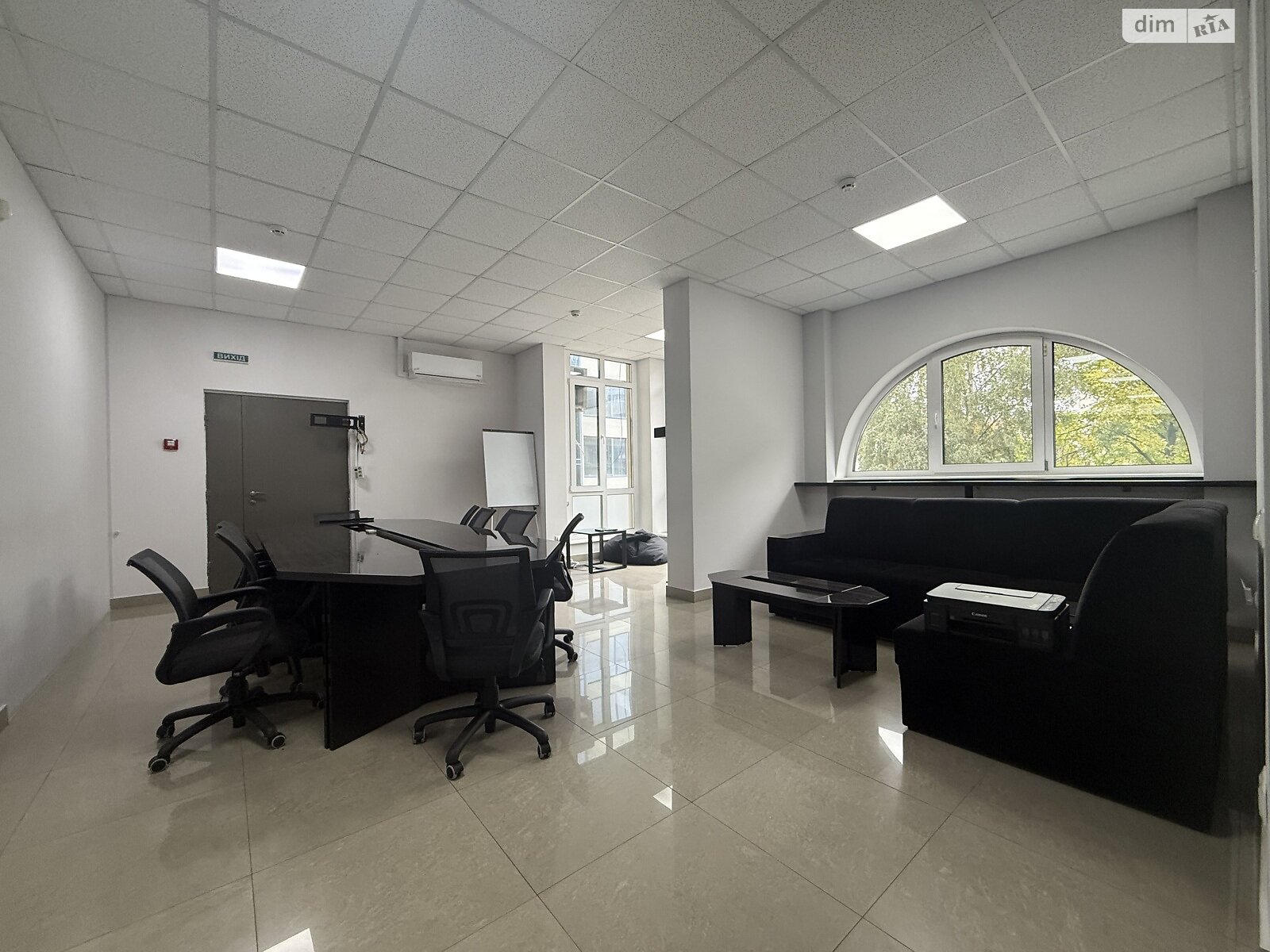 Комерційне приміщення в Тернополі, здам в оренду по Героїв Євромайдану площа 9, район Центр, ціна: 63 375 грн за об’єкт фото 1 Комерційне приміщення в Тернополі, здам в оренду по Героїв Євромайдану площа 9, район Центр, ціна: 63 375 грн за об’єкт фото 1