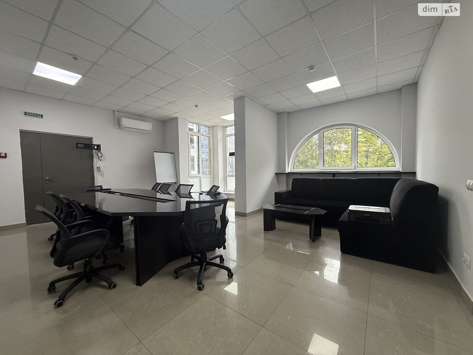 Комерційне приміщення в Тернополі, здам в оренду по Героїв Євромайдану площа 9, район Центр, ціна: 63 375 грн за об’єкт фото 1 Комерційне приміщення в Тернополі, здам в оренду по Героїв Євромайдану площа 9, район Центр, ціна: 63 375 грн за об’єкт фото 1