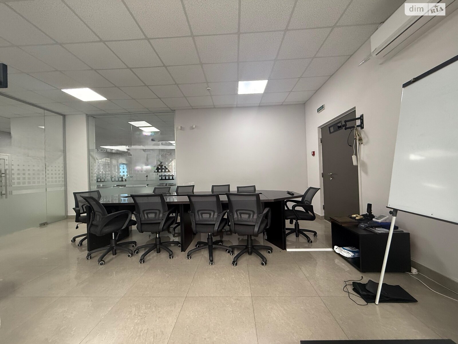 Комерційне приміщення в Тернополі, здам в оренду по Героїв Євромайдану площа 9, район Центр, ціна: 63 375 грн за об’єкт фото 1 Комерційне приміщення в Тернополі, здам в оренду по Героїв Євромайдану площа 9, район Центр, ціна: 63 375 грн за об’єкт фото 1