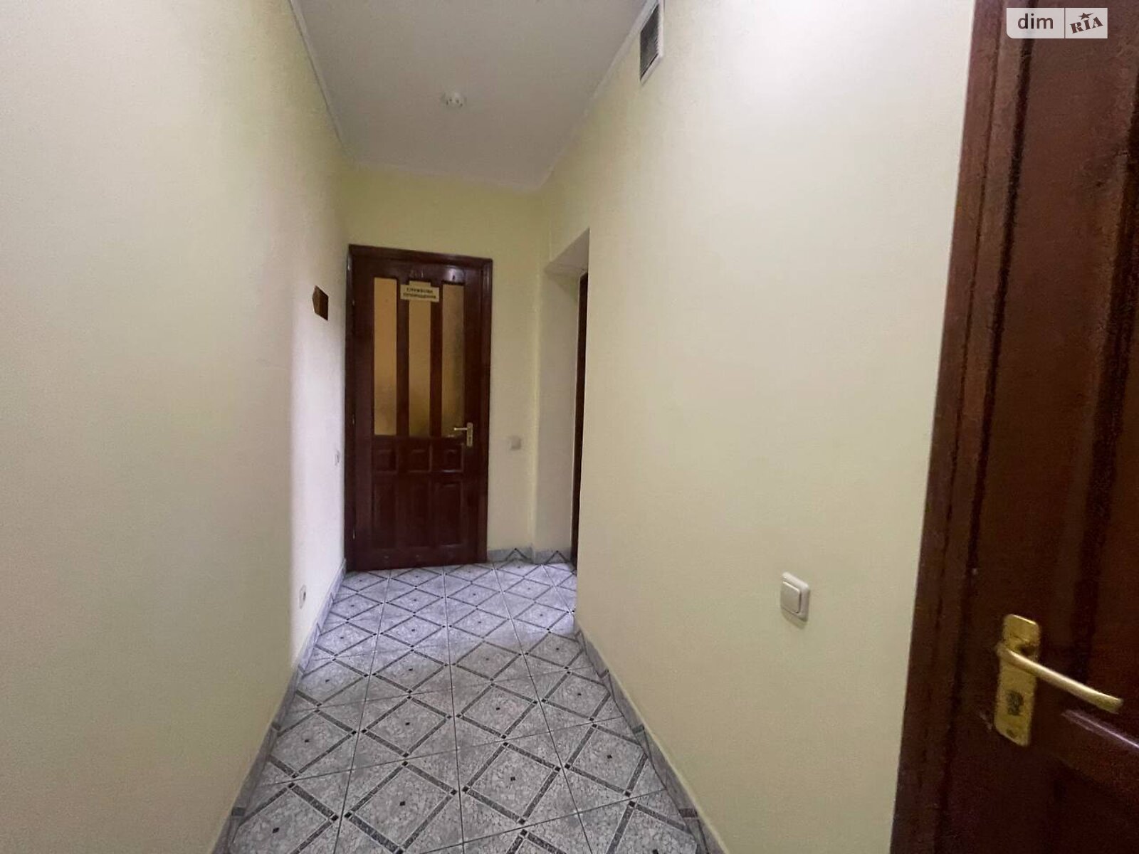 Коммерческое помещение в Тернополе, сдам в аренду по Хмельницкого Богдана улица, район Центр, цена: 6 000 грн за объект фото 1 Коммерческое помещение в Тернополе, сдам в аренду по Хмельницкого Богдана улица, район Центр, цена: 6 000 грн за объект фото 1