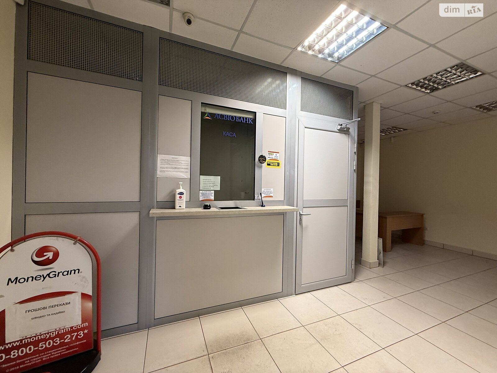 Комерційне приміщення в Тернополі, здам в оренду по Хмельницького Богдана вулиця 14, район Центр, ціна: 40 000 грн за об’єкт фото 1