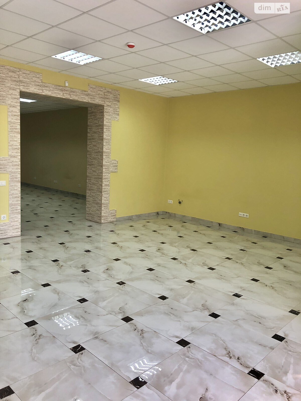 Комерційне приміщення в Тернополі, здам в оренду по Микулинецька вулиця 5, район Центр, ціна: 45 000 грн за об’єкт фото 1 Комерційне приміщення в Тернополі, здам в оренду по Микулинецька вулиця 5, район Центр, ціна: 45 000 грн за об’єкт фото 1