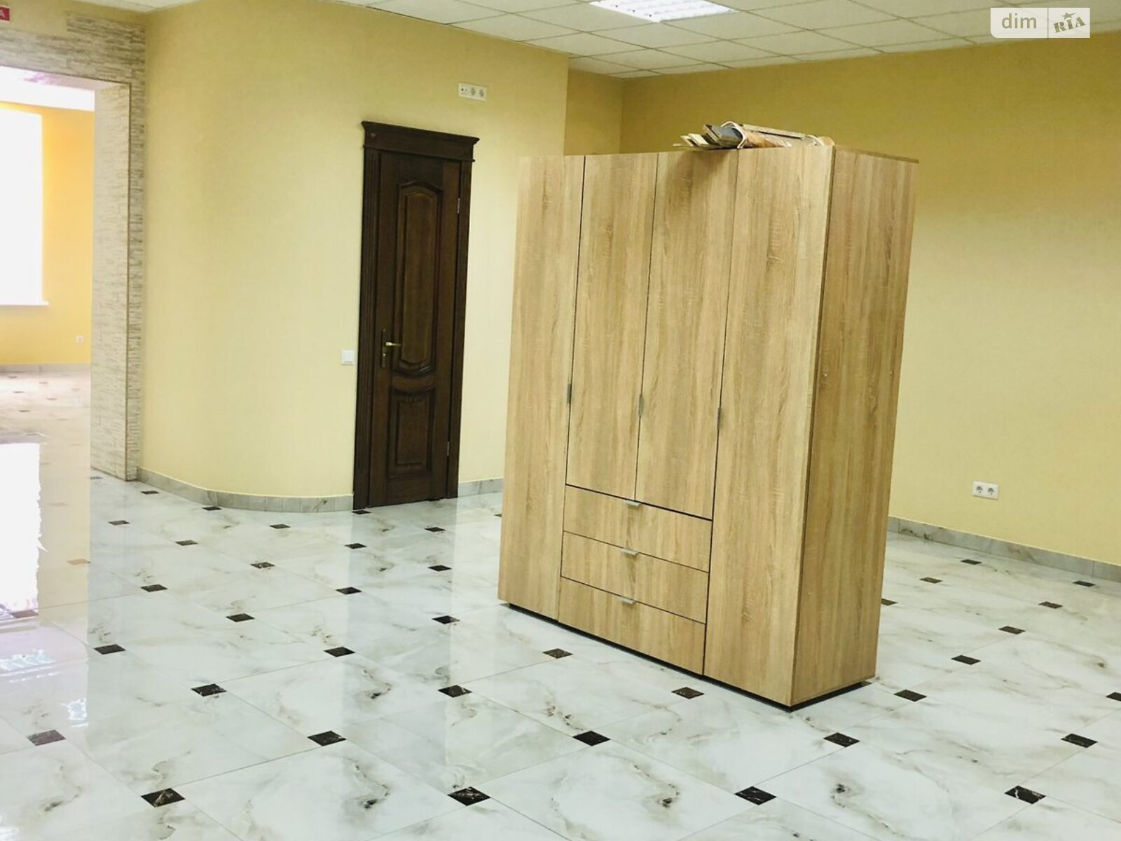 Комерційне приміщення в Тернополі, здам в оренду по Микулинецька вулиця 5, район Центр, ціна: 45 000 грн за об’єкт фото 1 Комерційне приміщення в Тернополі, здам в оренду по Микулинецька вулиця 5, район Центр, ціна: 45 000 грн за об’єкт фото 1