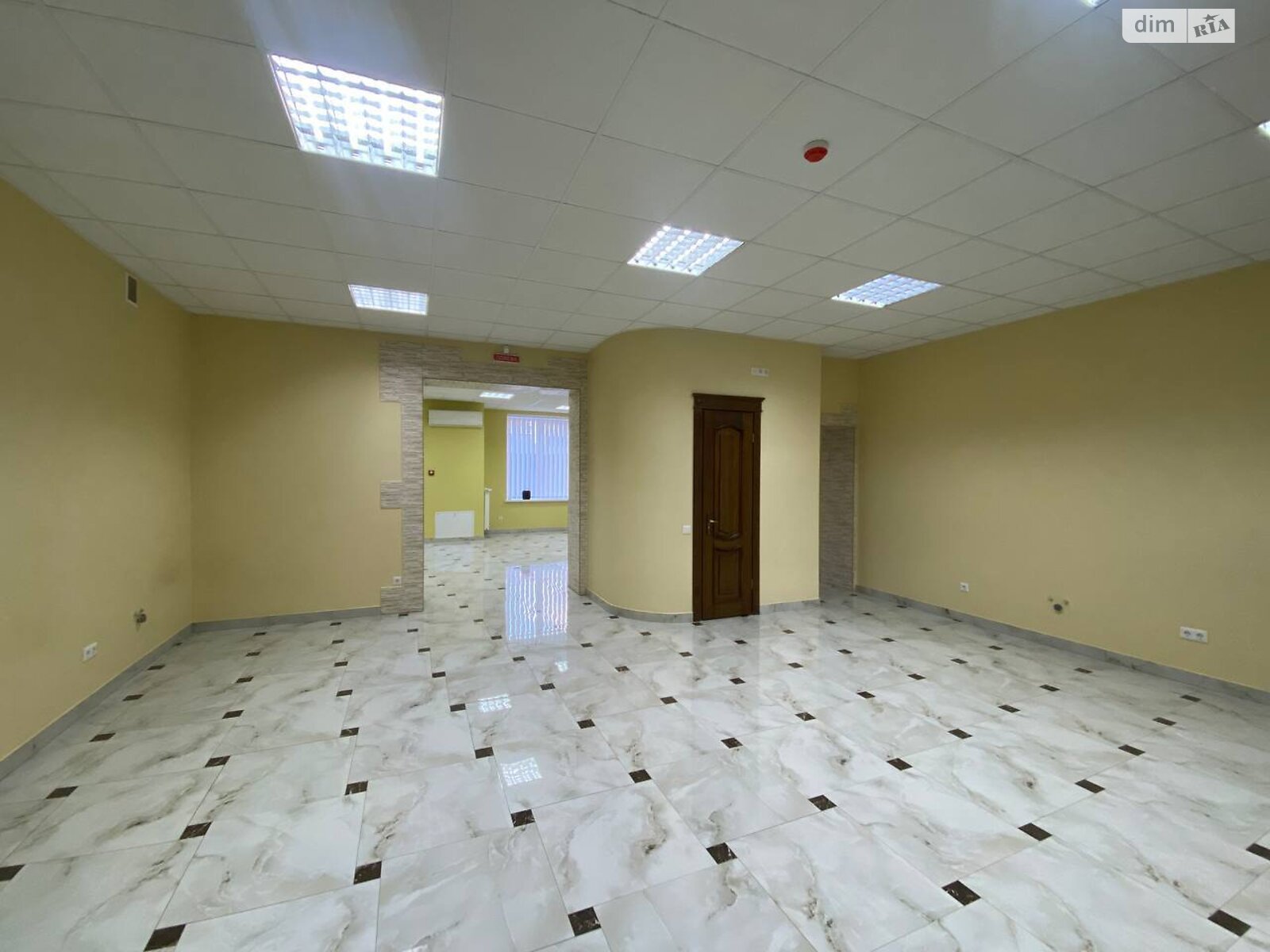 Комерційне приміщення в Тернополі, здам в оренду по Микулинецька вулиця, район Центр, ціна: 40 000 грн за об’єкт фото 1 Комерційне приміщення в Тернополі, здам в оренду по Микулинецька вулиця, район Центр, ціна: 40 000 грн за об’єкт фото 1