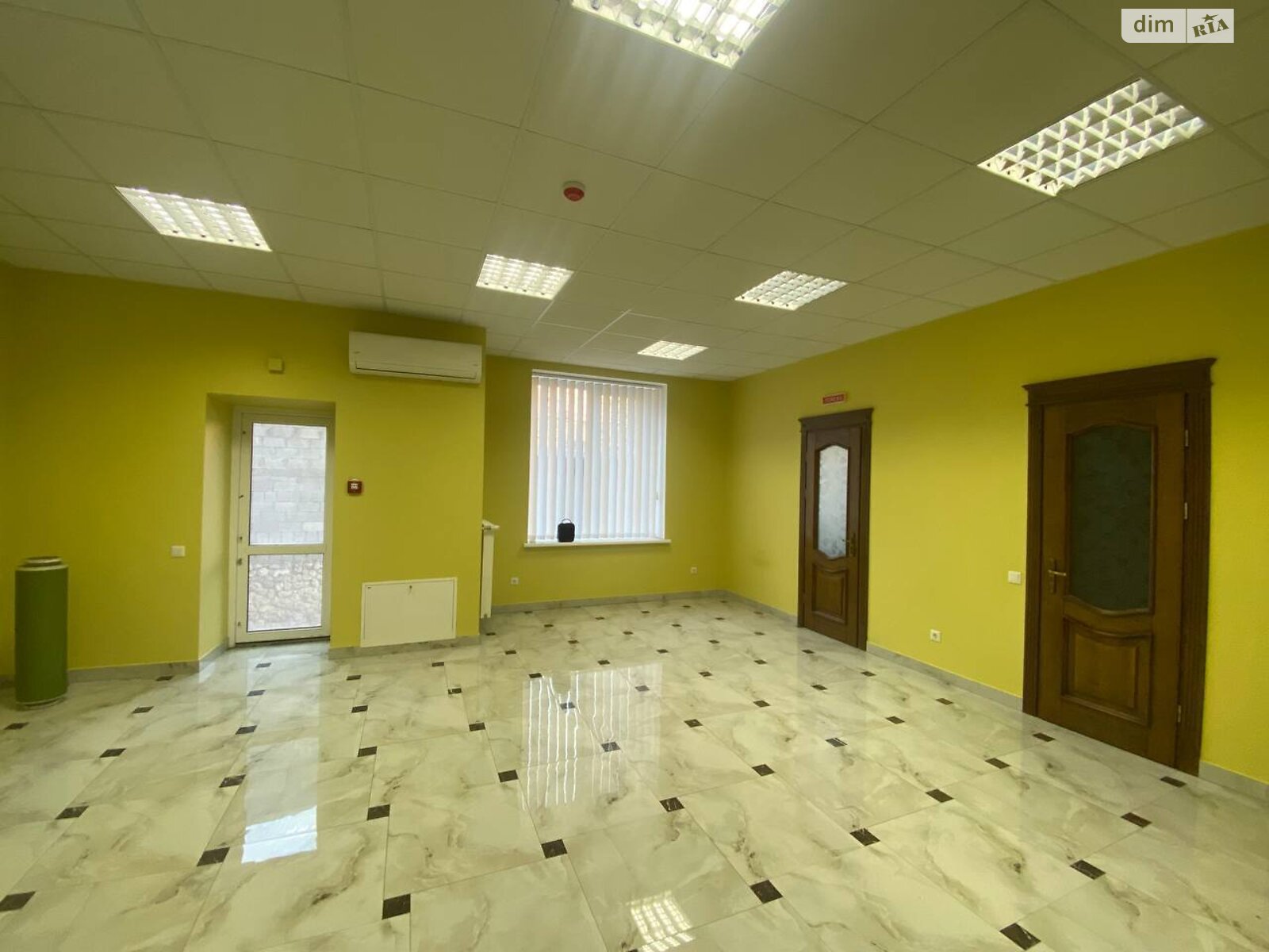 Комерційне приміщення в Тернополі, здам в оренду по Микулинецька вулиця, район Центр, ціна: 40 000 грн за об’єкт фото 1 Комерційне приміщення в Тернополі, здам в оренду по Микулинецька вулиця, район Центр, ціна: 40 000 грн за об’єкт фото 1