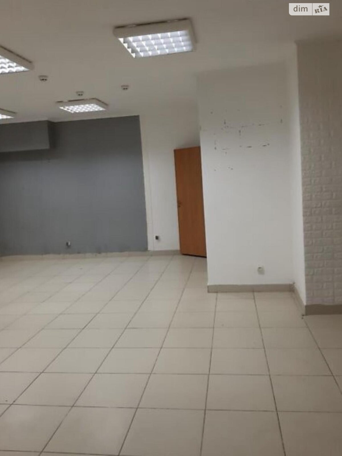 Комерційне приміщення в Тернополі, здам в оренду по вул. Острозького Князя, район Центр, ціна: 8 330 грн за об’єкт фото 1 Комерційне приміщення в Тернополі, здам в оренду по вул. Острозького Князя, район Центр, ціна: 8 330 грн за об’єкт фото 1