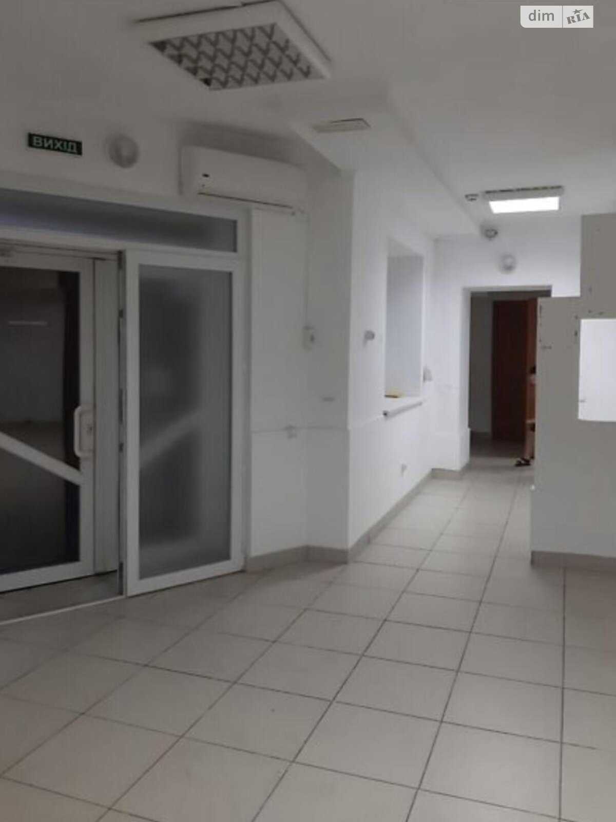 Комерційне приміщення в Тернополі, здам в оренду по вул. Острозького Князя, район Центр, ціна: 8 330 грн за об’єкт фото 1 Комерційне приміщення в Тернополі, здам в оренду по вул. Острозького Князя, район Центр, ціна: 8 330 грн за об’єкт фото 1