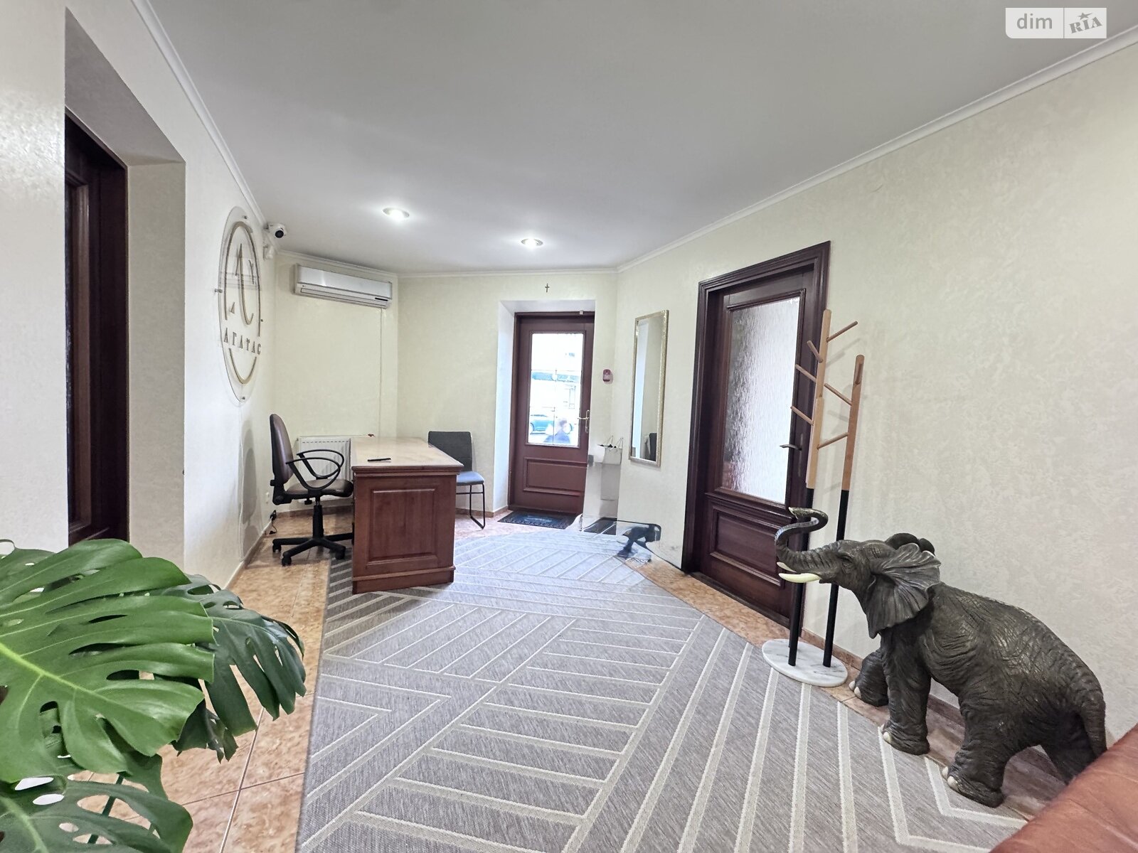 Коммерческое помещение в Тернополе, сдам в аренду по Русская улица, район Центр, цена: 25 000 грн за объект фото 1