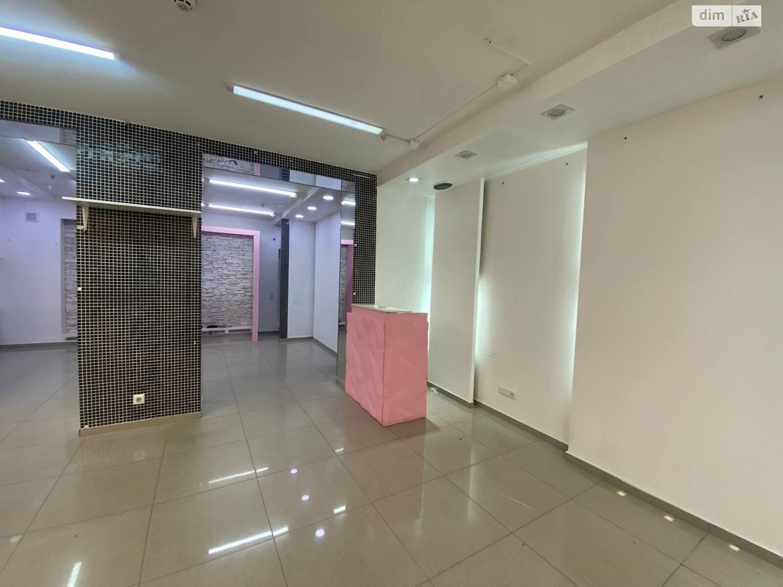 Коммерческое помещение в Тернополе, сдам в аренду по Русская улица, район Центр, цена: 60 000 грн за объект фото 1 Коммерческое помещение в Тернополе, сдам в аренду по Русская улица, район Центр, цена: 60 000 грн за объект фото 1