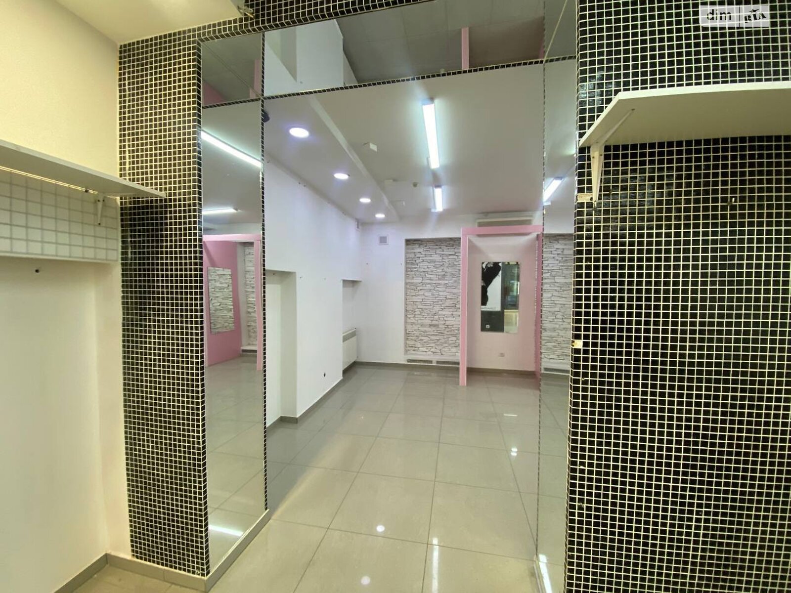 Коммерческое помещение в Тернополе, сдам в аренду по Русская улица, район Центр, цена: 60 000 грн за объект фото 1 Коммерческое помещение в Тернополе, сдам в аренду по Русская улица, район Центр, цена: 60 000 грн за объект фото 1