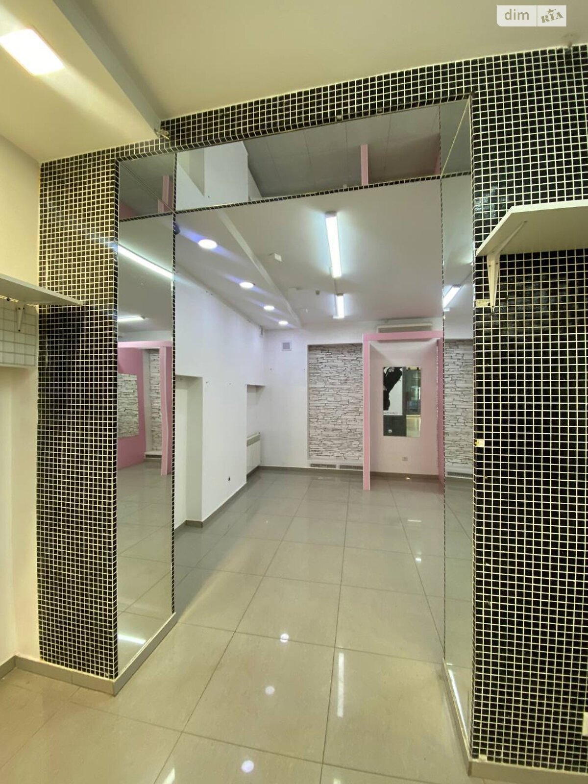 Коммерческое помещение в Тернополе, сдам в аренду по Русская улица, район Центр, цена: 60 000 грн за объект фото 1 Коммерческое помещение в Тернополе, сдам в аренду по Русская улица, район Центр, цена: 60 000 грн за объект фото 1