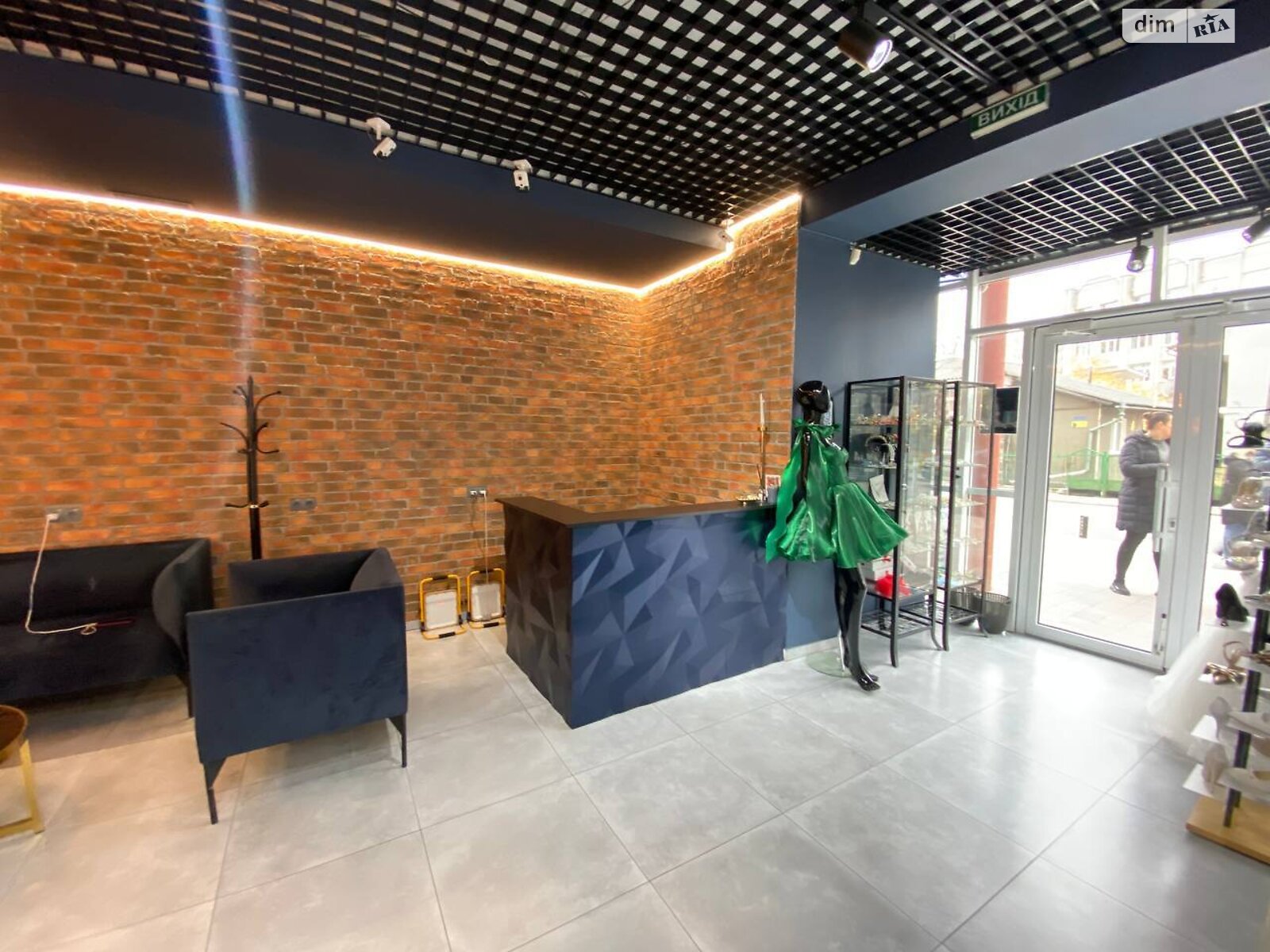 Комерційне приміщення в Тернополі, здам в оренду по Шашкевича вулиця, район Центр, ціна: 50 580 грн за об’єкт фото 1 Комерційне приміщення в Тернополі, здам в оренду по Шашкевича вулиця, район Центр, ціна: 50 580 грн за об’єкт фото 1