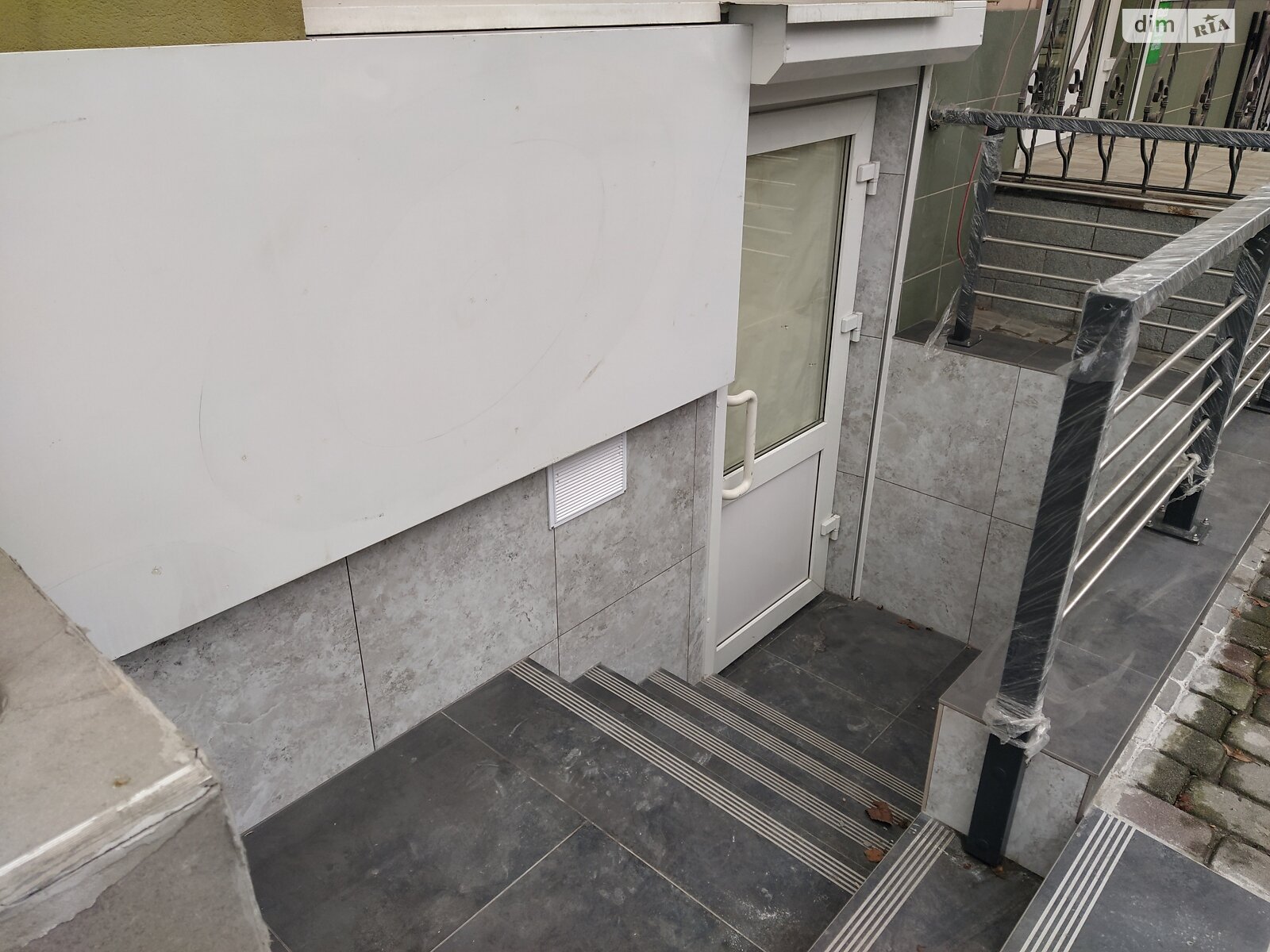 Комерційне приміщення в Тернополі, здам в оренду по Шептицького Андрія Митрополита вулиця 3, район Центр, ціна: 28 000 грн за об’єкт фото 1