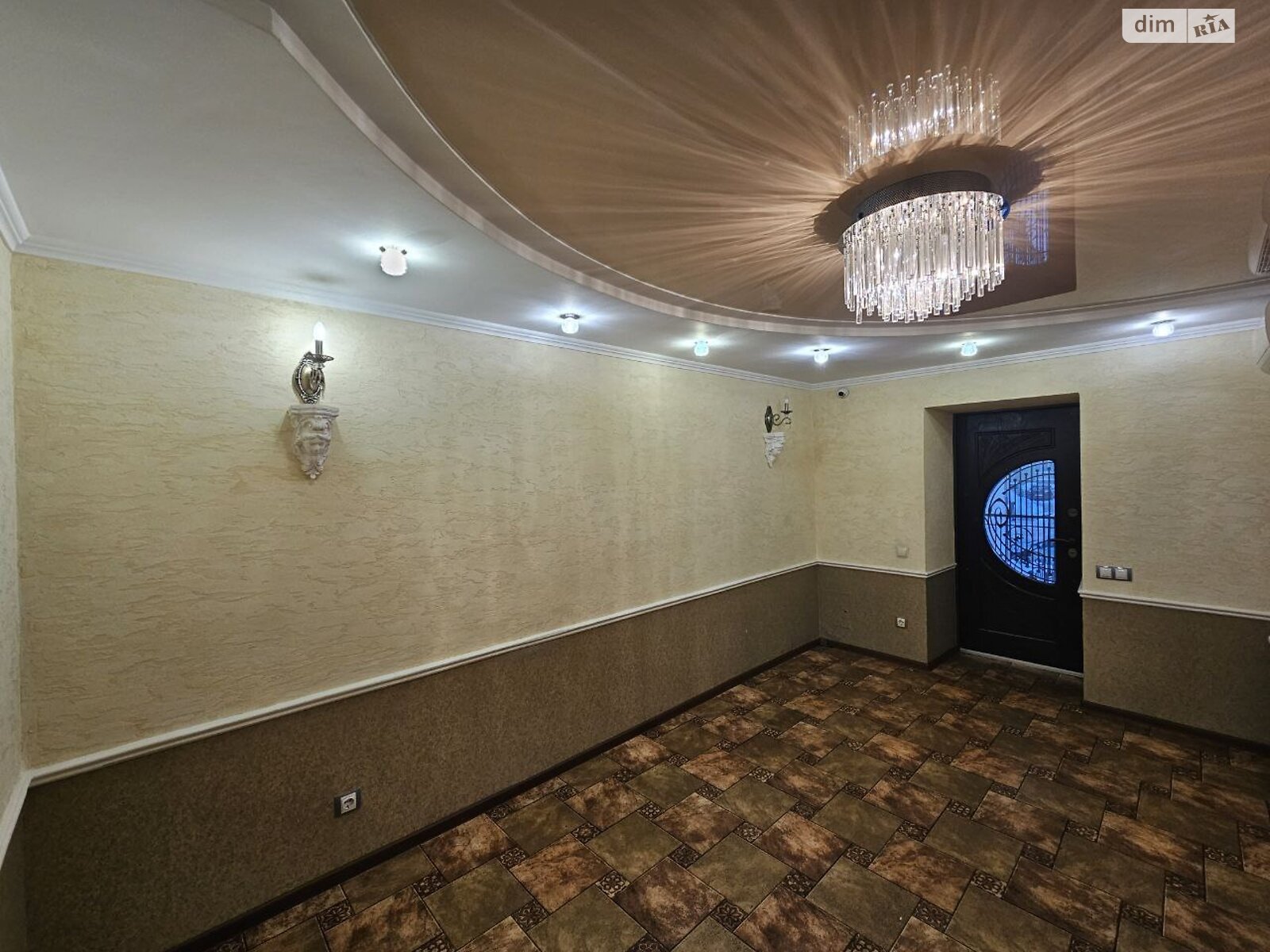 Коммерческое помещение в Тернополе, сдам в аренду по Шептицкого Андрея Митрополита улица, район Центр, цена: 54 113 грн за объект фото 1