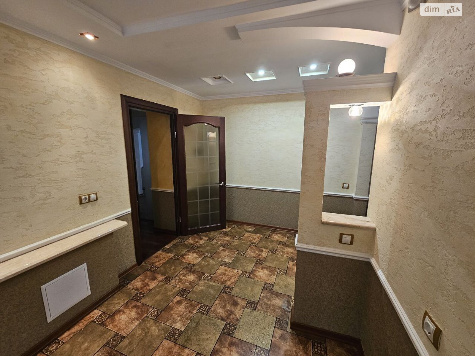 Коммерческое помещение в Тернополе, сдам в аренду по Шептицкого Андрея Митрополита улица, район Центр, цена: 54 113 грн за объект фото 1