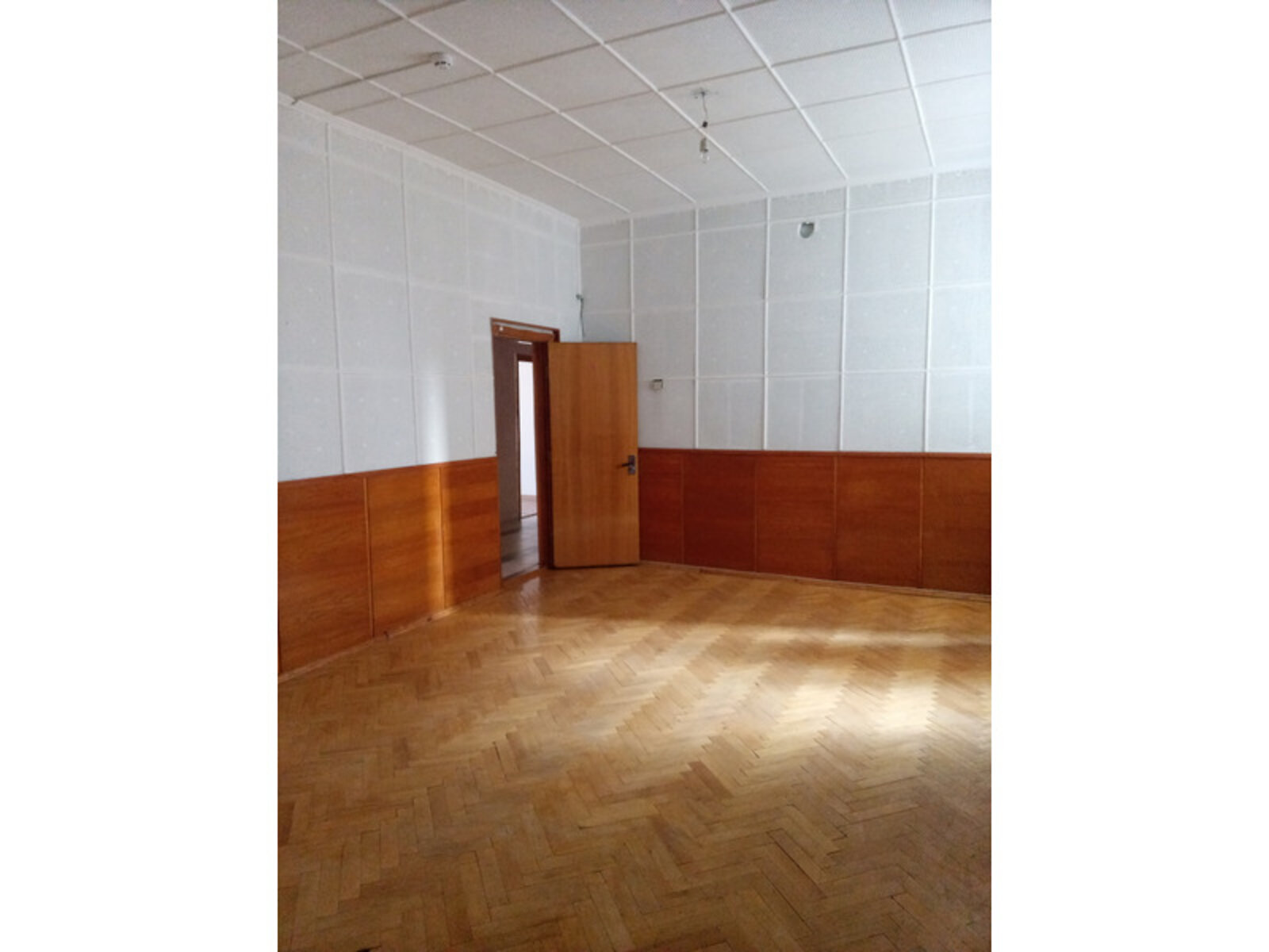 Комерційне приміщення в Тернополі, здам в оренду по В’ячеслава Чорновола вулиця 4, район Центр, ціна: 90 867 грн за об’єкт фото 1 Комерційне приміщення в Тернополі, здам в оренду по В’ячеслава Чорновола вулиця 4, район Центр, ціна: 90 867 грн за об’єкт фото 1