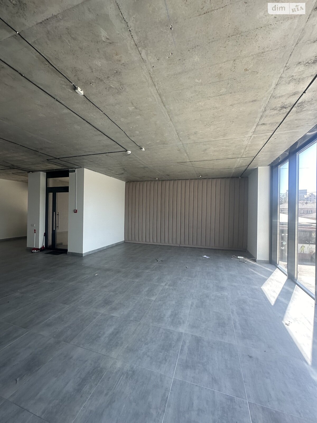 Коммерческое помещение в Тернополе, сдам в аренду по Збаражская улица, район Центр, цена: 36 750 грн за объект фото 1 Коммерческое помещение в Тернополе, сдам в аренду по Збаражская улица, район Центр, цена: 36 750 грн за объект фото 1