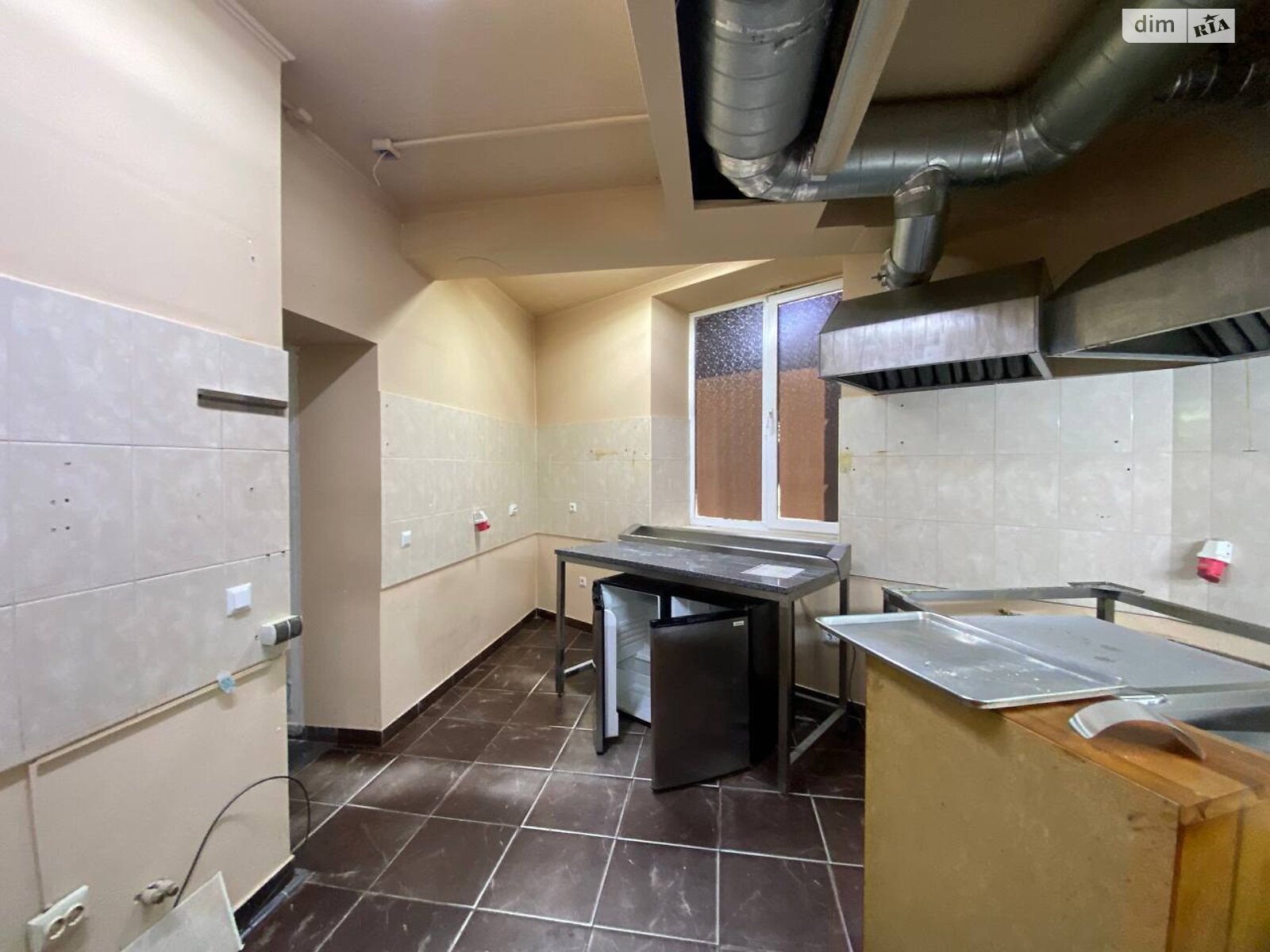 Коммерческое помещение в Тернополе, сдам в аренду по Бандеры Степана проспект, район Восточный, цена: 42 070 грн за объект фото 1 Коммерческое помещение в Тернополе, сдам в аренду по Бандеры Степана проспект, район Восточный, цена: 42 070 грн за объект фото 1