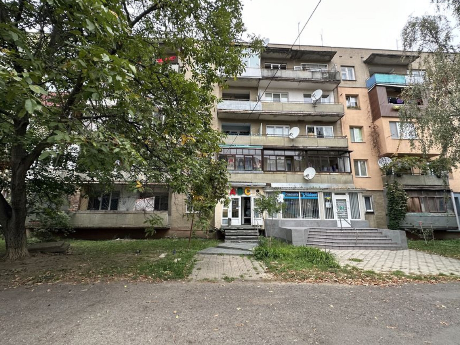 Коммерческое помещение в Ужгороде, 8-го Марта улица, цена аренды: 16 440 грн за объект фото 1