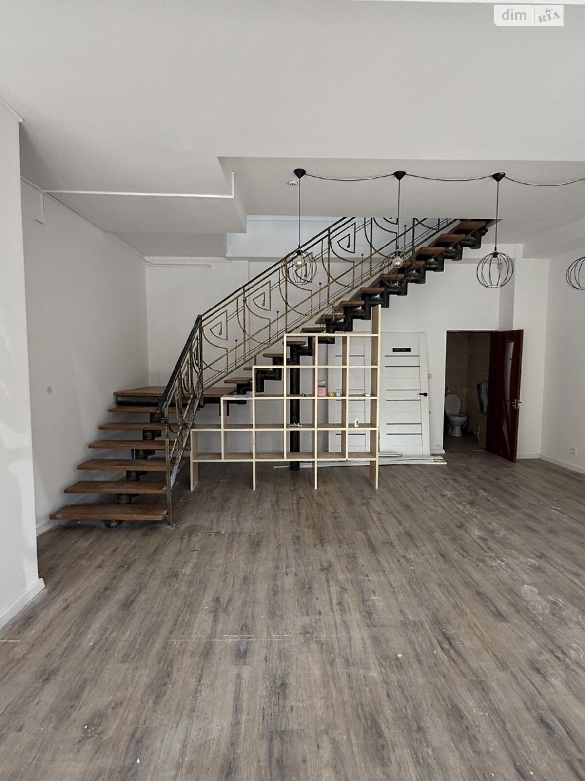 Коммерческое помещение в Ужгороде, Берчени улица, цена аренды: 42 150 грн за объект фото 1