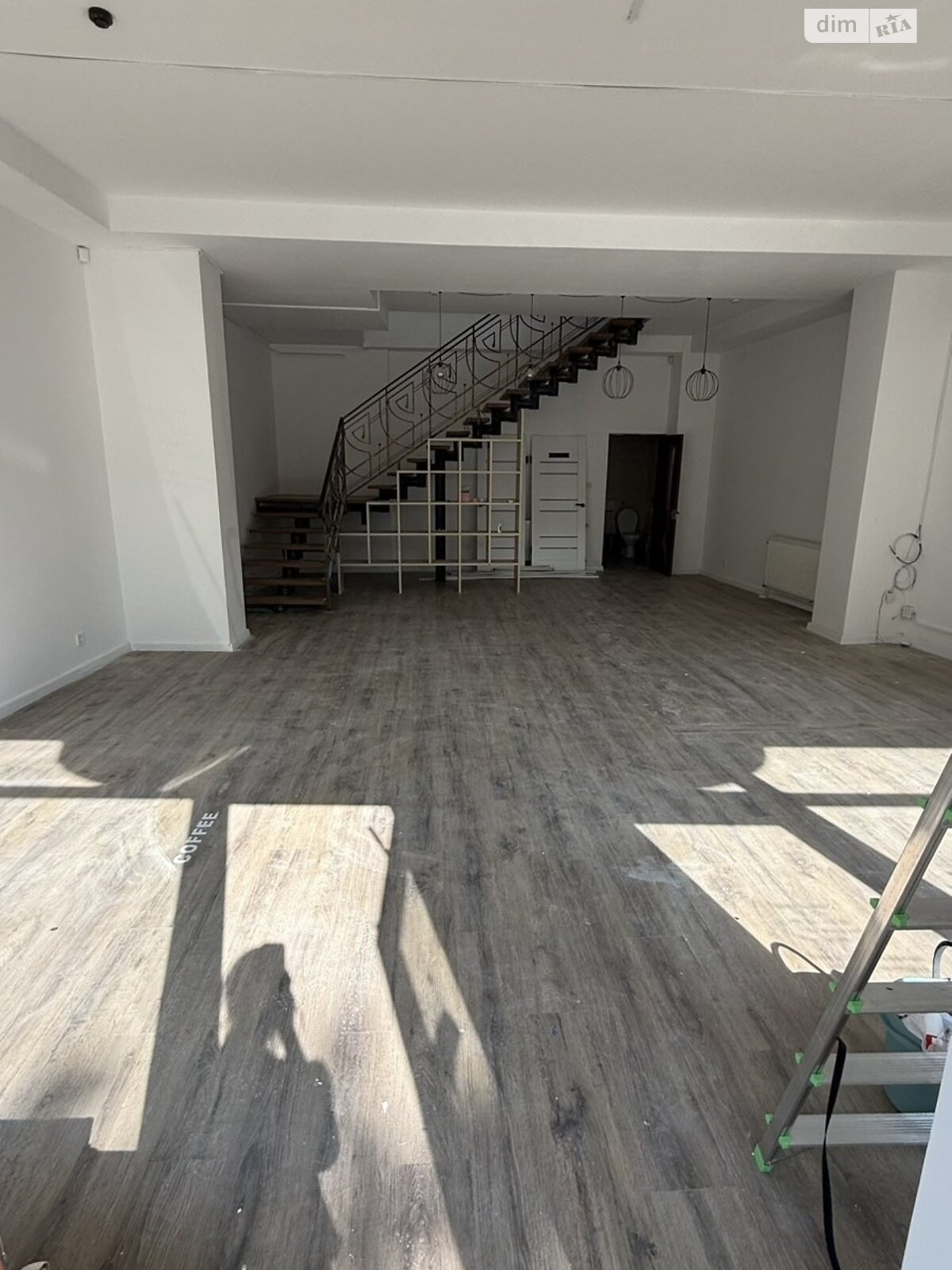 Коммерческое помещение в Ужгороде, Берчени улица, цена аренды: 42 150 грн за объект фото 1