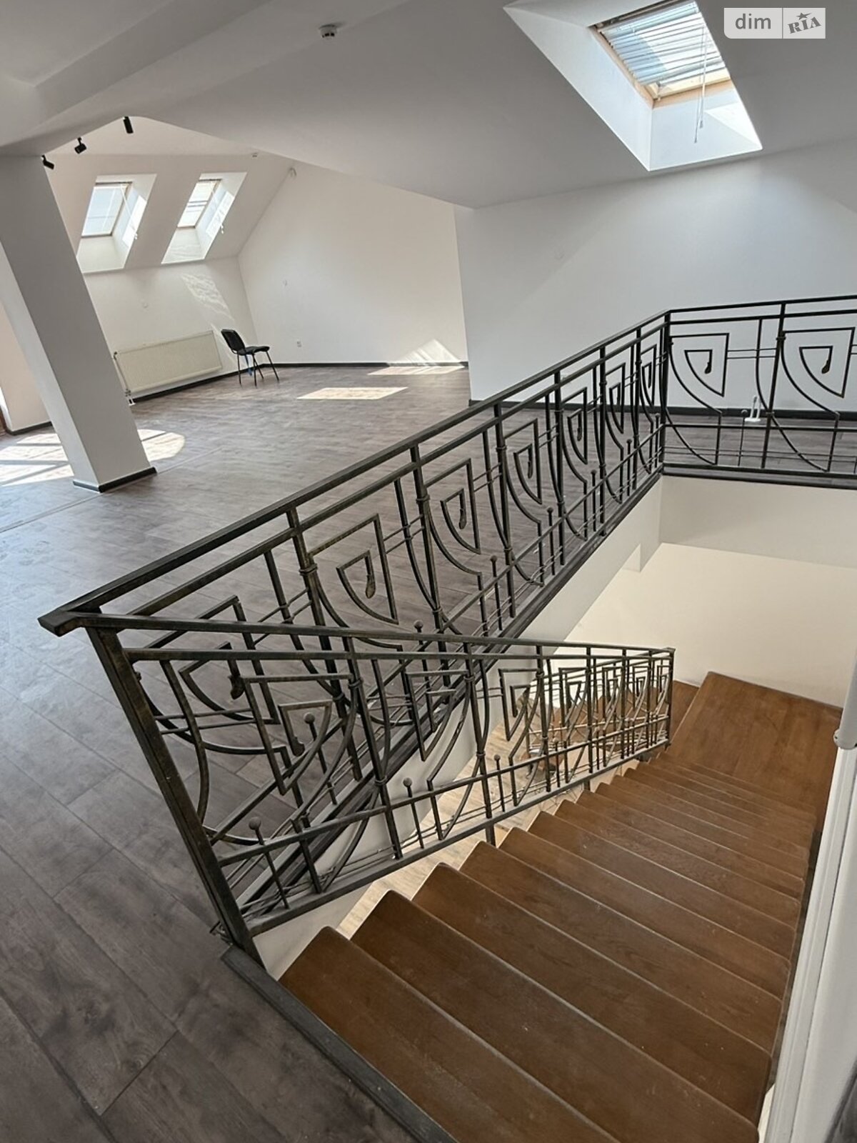 Коммерческое помещение в Ужгороде, Берчени улица, цена аренды: 42 150 грн за объект фото 1