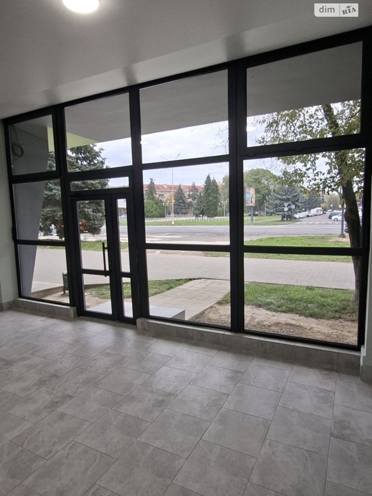 Коммерческое помещение в Ужгороде, сдам в аренду по Кирилла и Мефодия площадь 4, цена: 21 115 грн за объект фото 1 Коммерческое помещение в Ужгороде, сдам в аренду по Кирилла и Мефодия площадь 4, цена: 21 115 грн за объект фото 1