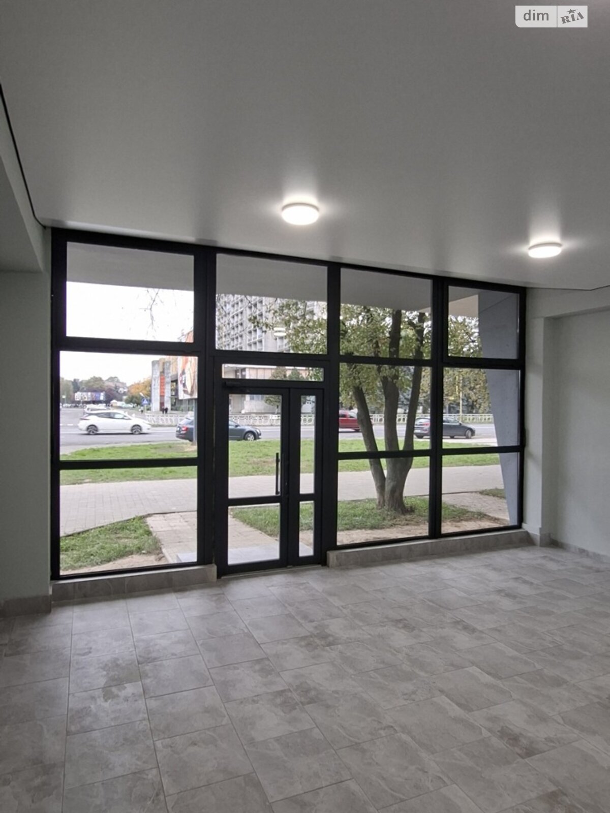 Коммерческое помещение в Ужгороде, сдам в аренду по Кирилла и Мефодия площадь 4, цена: 21 115 грн за объект фото 1 Коммерческое помещение в Ужгороде, сдам в аренду по Кирилла и Мефодия площадь 4, цена: 21 115 грн за объект фото 1