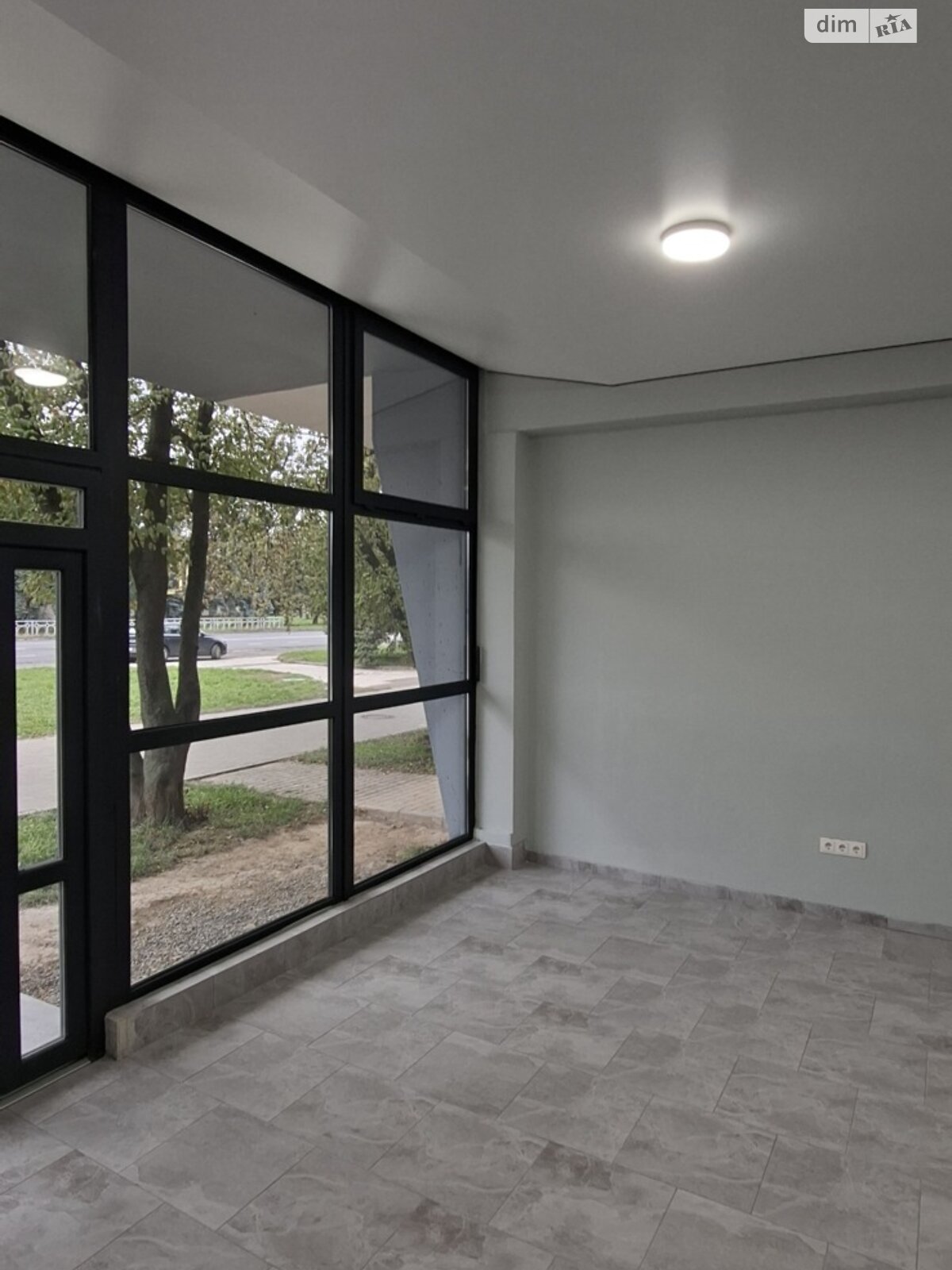 Коммерческое помещение в Ужгороде, сдам в аренду по Кирилла и Мефодия площадь 4, цена: 21 115 грн за объект фото 1 Коммерческое помещение в Ужгороде, сдам в аренду по Кирилла и Мефодия площадь 4, цена: 21 115 грн за объект фото 1