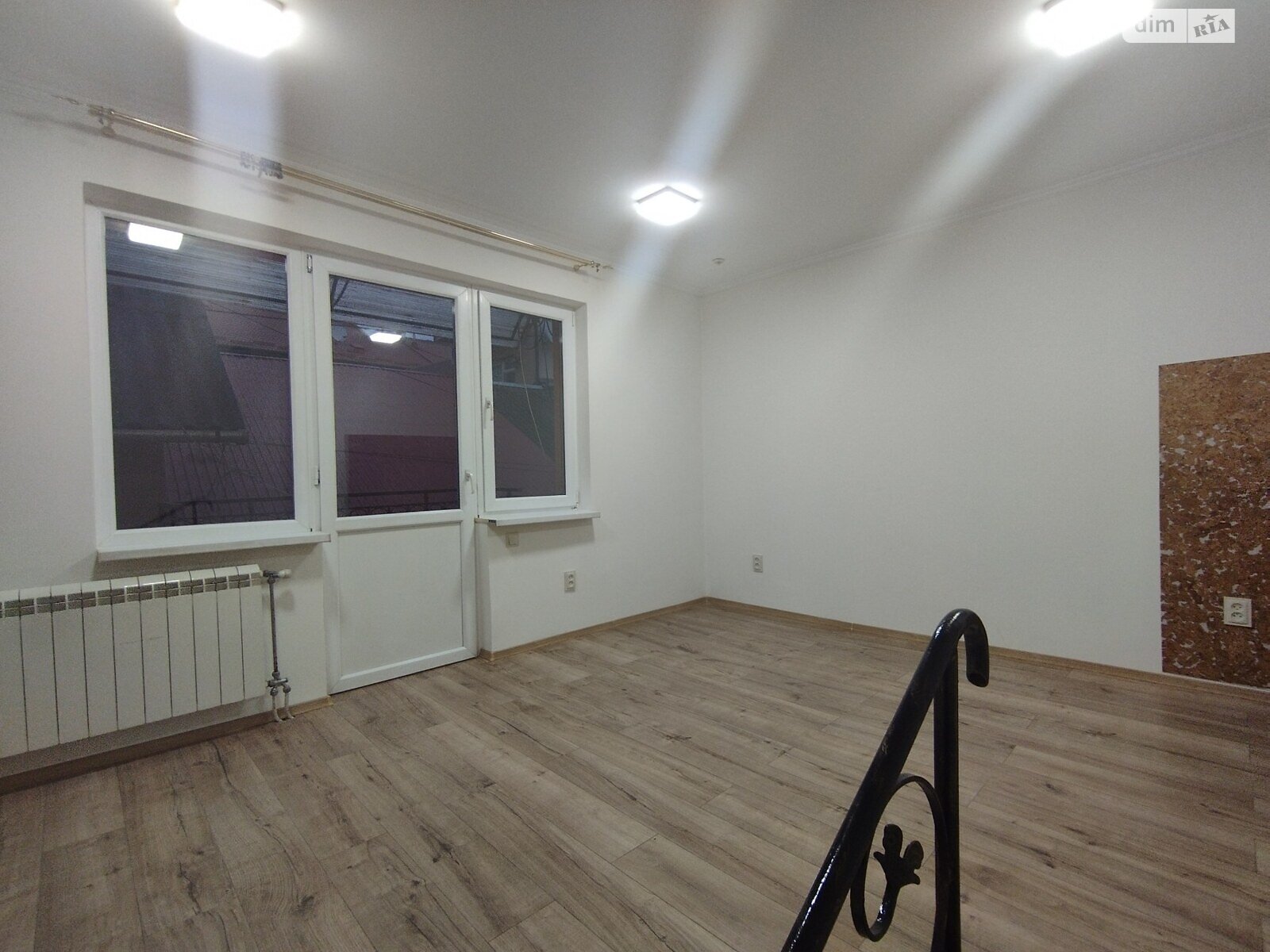 Коммерческое помещение в Ужгороде, Корзо улица, цена аренды: 24 000 грн за объект фото 1 Коммерческое помещение в Ужгороде, Корзо улица, цена аренды: 24 000 грн за объект фото 1