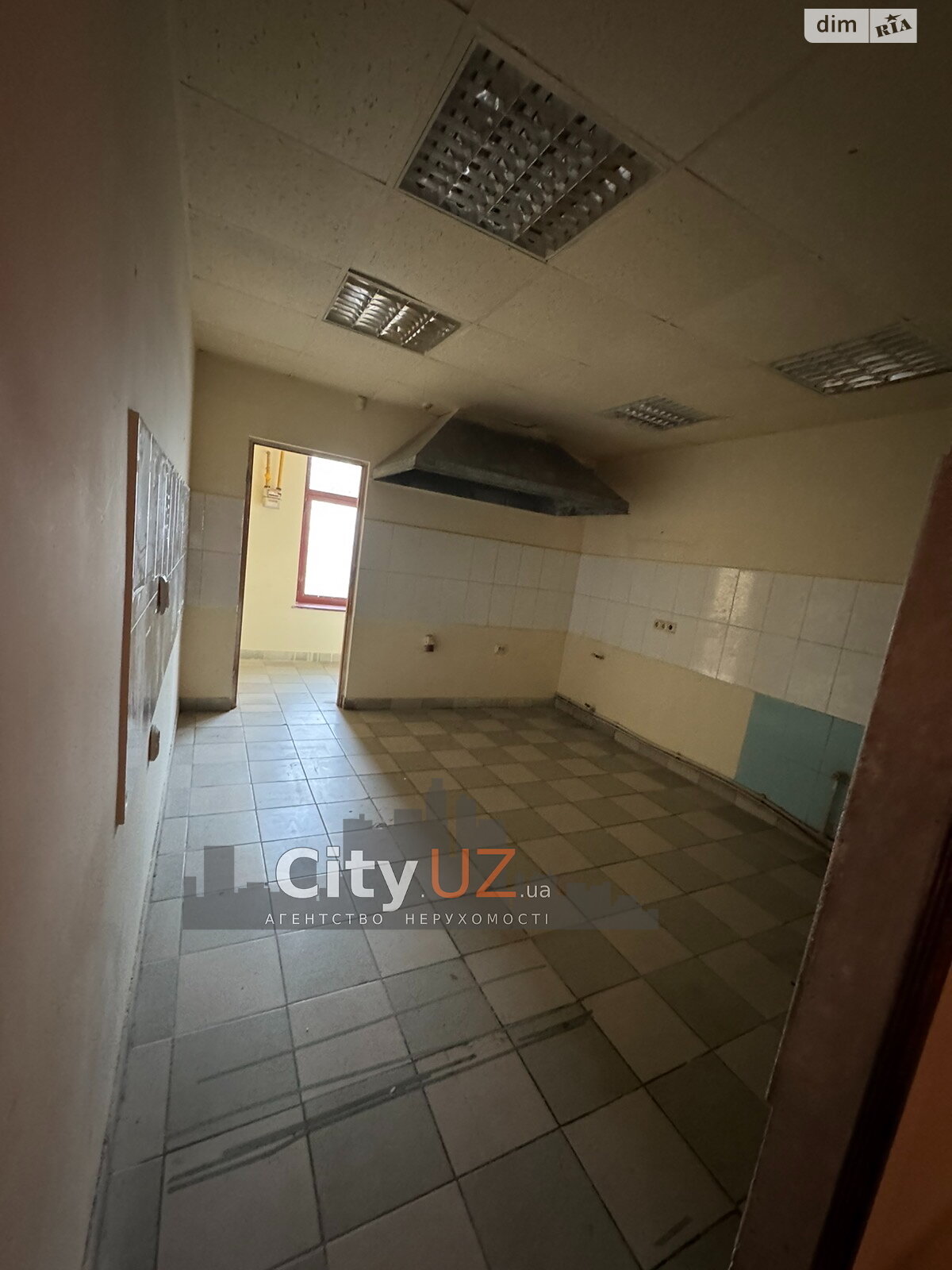 Комерційне приміщення в Ужгороді, Станційна вулиця, ціна оренди: 36 788 грн за об’єкт фото 1 Комерційне приміщення в Ужгороді, Станційна вулиця, ціна оренди: 36 788 грн за об’єкт фото 1