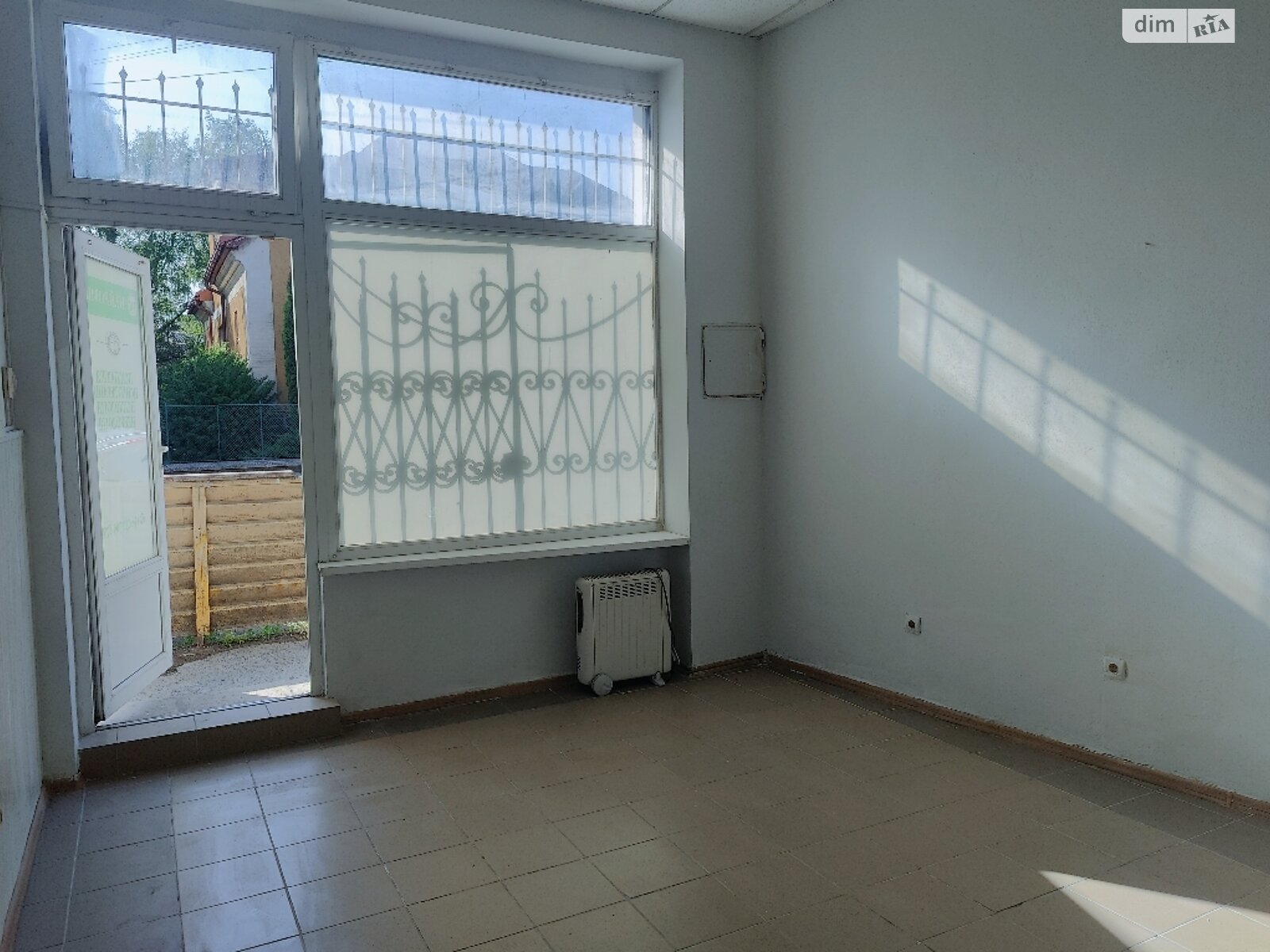 Коммерческое помещение в Ужгороде, сдам в аренду по Другетов улица 82, район Центр, цена: 8 643 грн за объект фото 1 Коммерческое помещение в Ужгороде, сдам в аренду по Другетов улица 82, район Центр, цена: 8 643 грн за объект фото 1