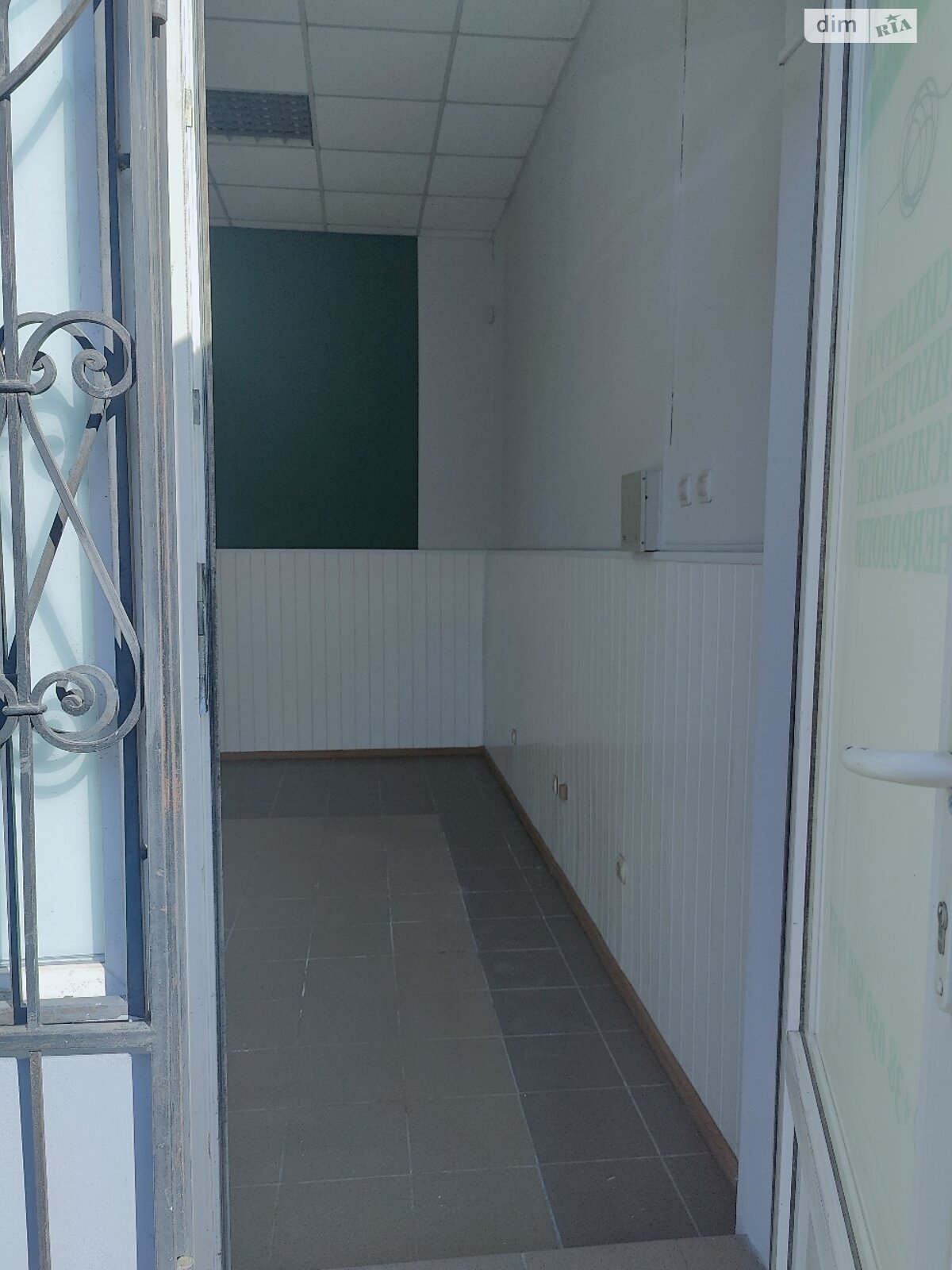 Коммерческое помещение в Ужгороде, сдам в аренду по Другетов улица 82, район Центр, цена: 8 643 грн за объект фото 1 Коммерческое помещение в Ужгороде, сдам в аренду по Другетов улица 82, район Центр, цена: 8 643 грн за объект фото 1