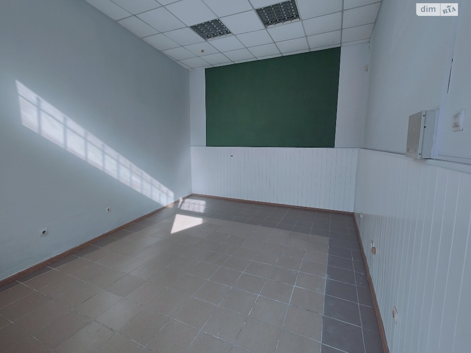 Коммерческое помещение в Ужгороде, сдам в аренду по Другетов улица 82, район Центр, цена: 8 643 грн за объект фото 1 Коммерческое помещение в Ужгороде, сдам в аренду по Другетов улица 82, район Центр, цена: 8 643 грн за объект фото 1