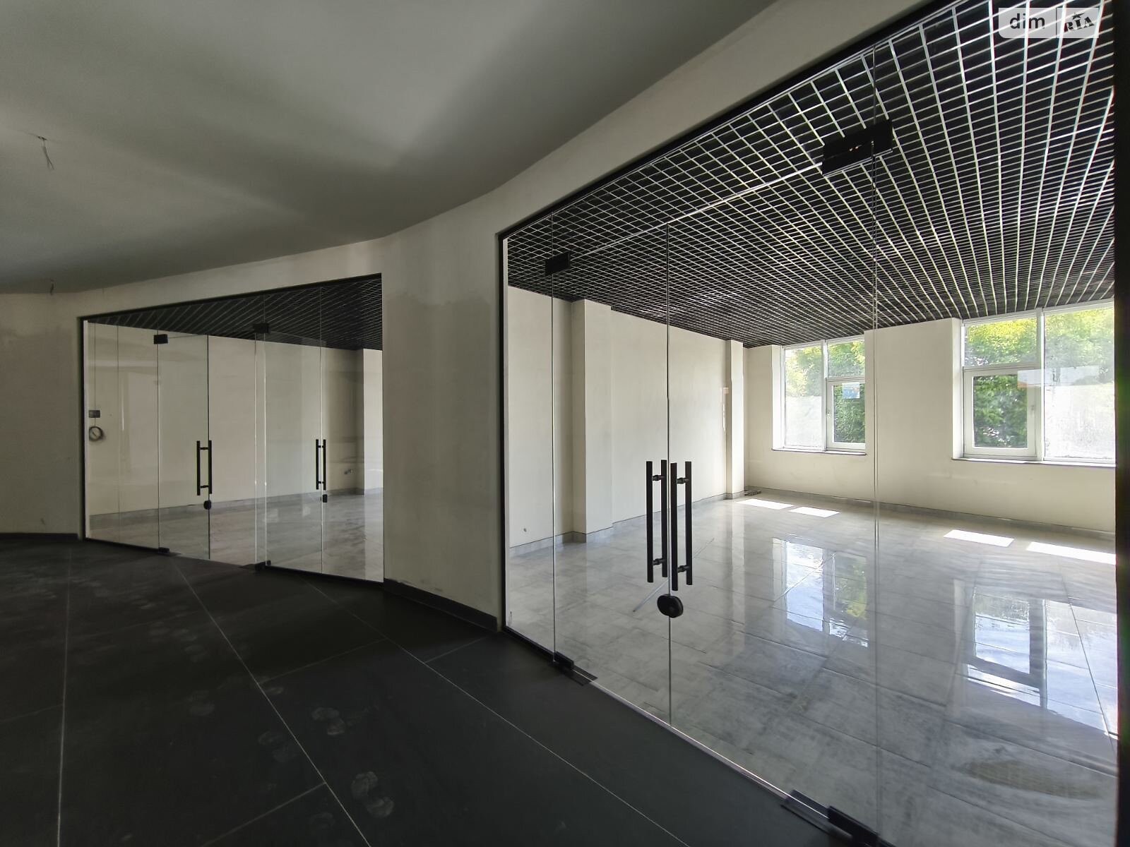 Комерційне приміщення в Ужгороді, здам в оренду по Острівна вулиця 2А, район Центр, ціна: 51 845 грн за об’єкт фото 1 Комерційне приміщення в Ужгороді, здам в оренду по Острівна вулиця 2А, район Центр, ціна: 51 845 грн за об’єкт фото 1