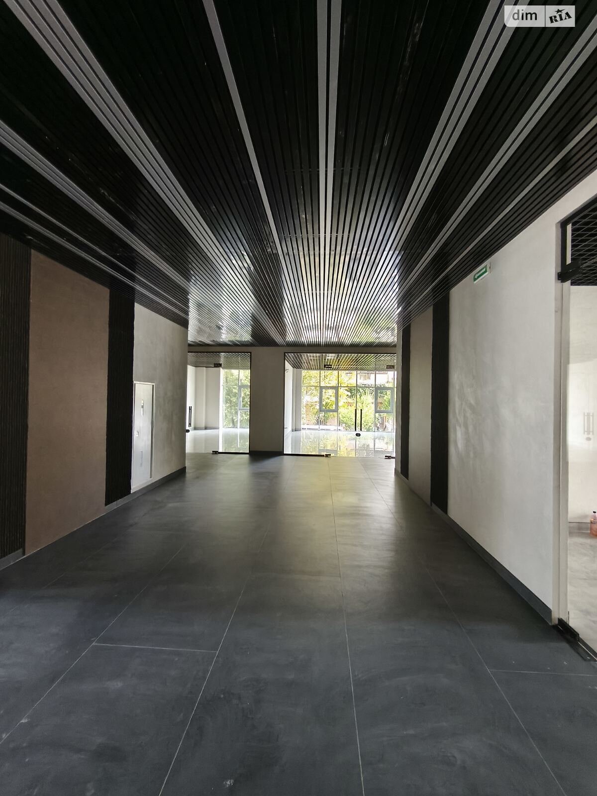 Комерційне приміщення в Ужгороді, здам в оренду по Острівна вулиця 2А, район Центр, ціна: 51 845 грн за об’єкт фото 1 Комерційне приміщення в Ужгороді, здам в оренду по Острівна вулиця 2А, район Центр, ціна: 51 845 грн за об’єкт фото 1