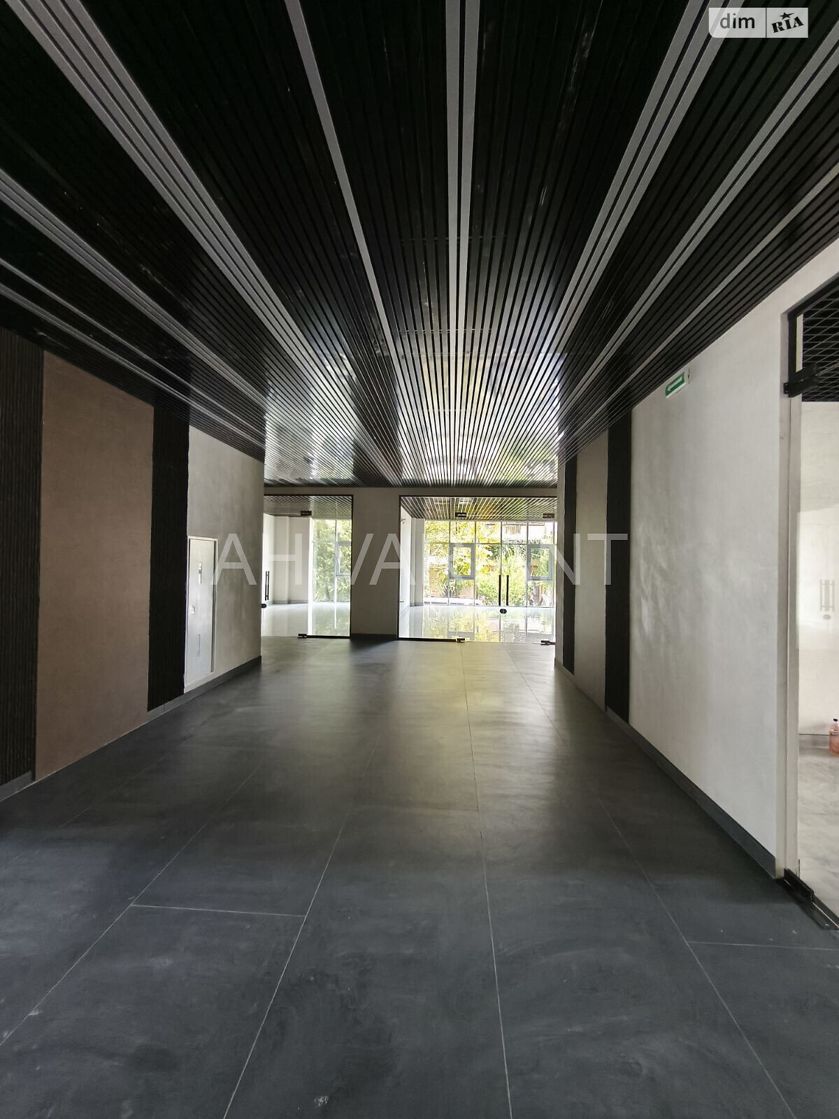 Комерційне приміщення в Ужгороді, здам в оренду по Острівна вулиця, район Центр, ціна: 26 133 грн за об’єкт фото 1 Комерційне приміщення в Ужгороді, здам в оренду по Острівна вулиця, район Центр, ціна: 26 133 грн за об’єкт фото 1