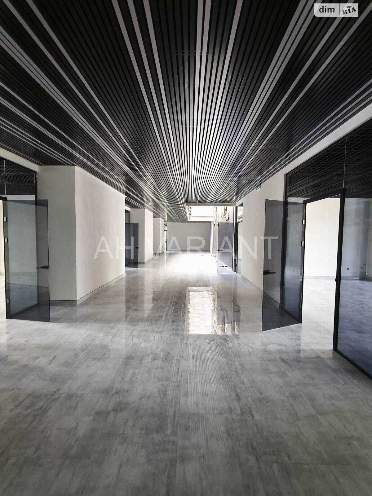 Комерційне приміщення в Ужгороді, здам в оренду по Острівна вулиця, район Центр, ціна: 26 133 грн за об’єкт фото 1 Комерційне приміщення в Ужгороді, здам в оренду по Острівна вулиця, район Центр, ціна: 26 133 грн за об’єкт фото 1